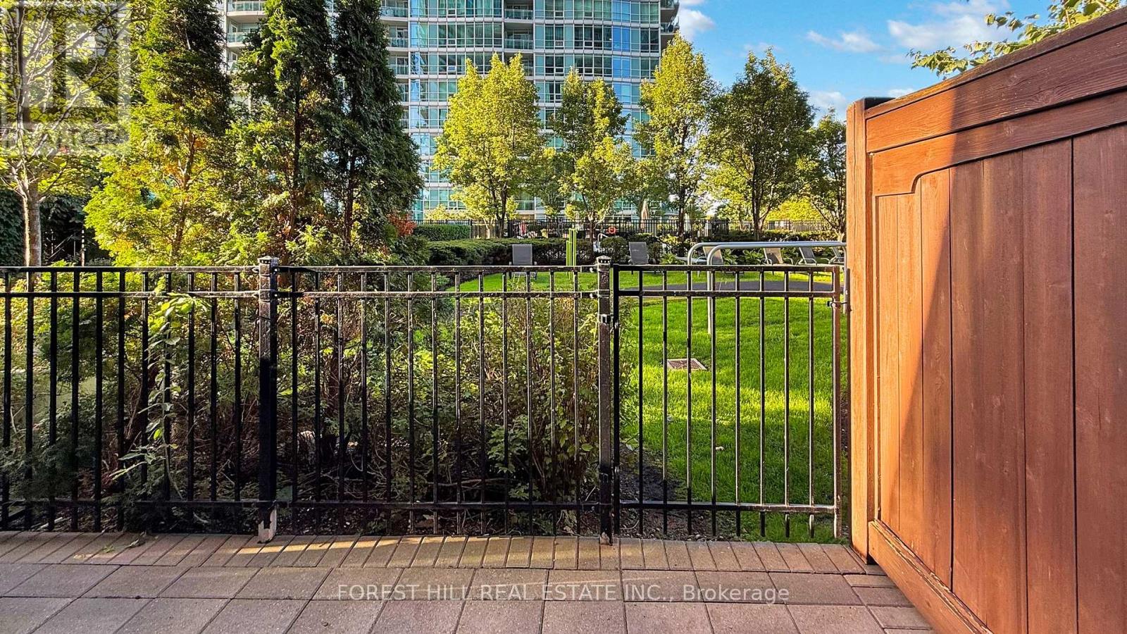 434 - 165 Legion Road N, Toronto, Ontario  M8Y 0A1 - Photo 19 - W12499150