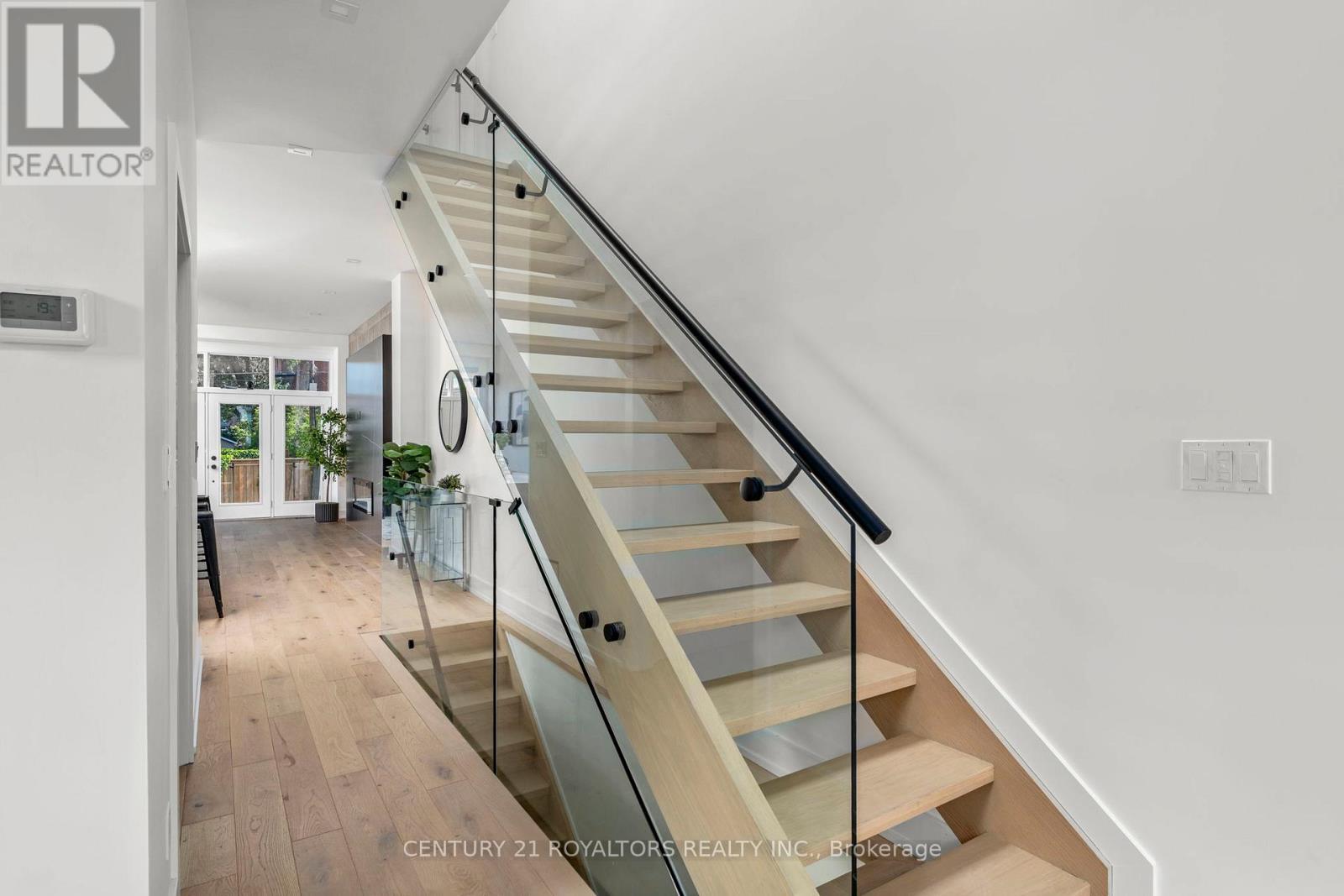 5b Pine Avenue N, Mississauga, Ontario  L5H 2P7 - Photo 17 - W12499178