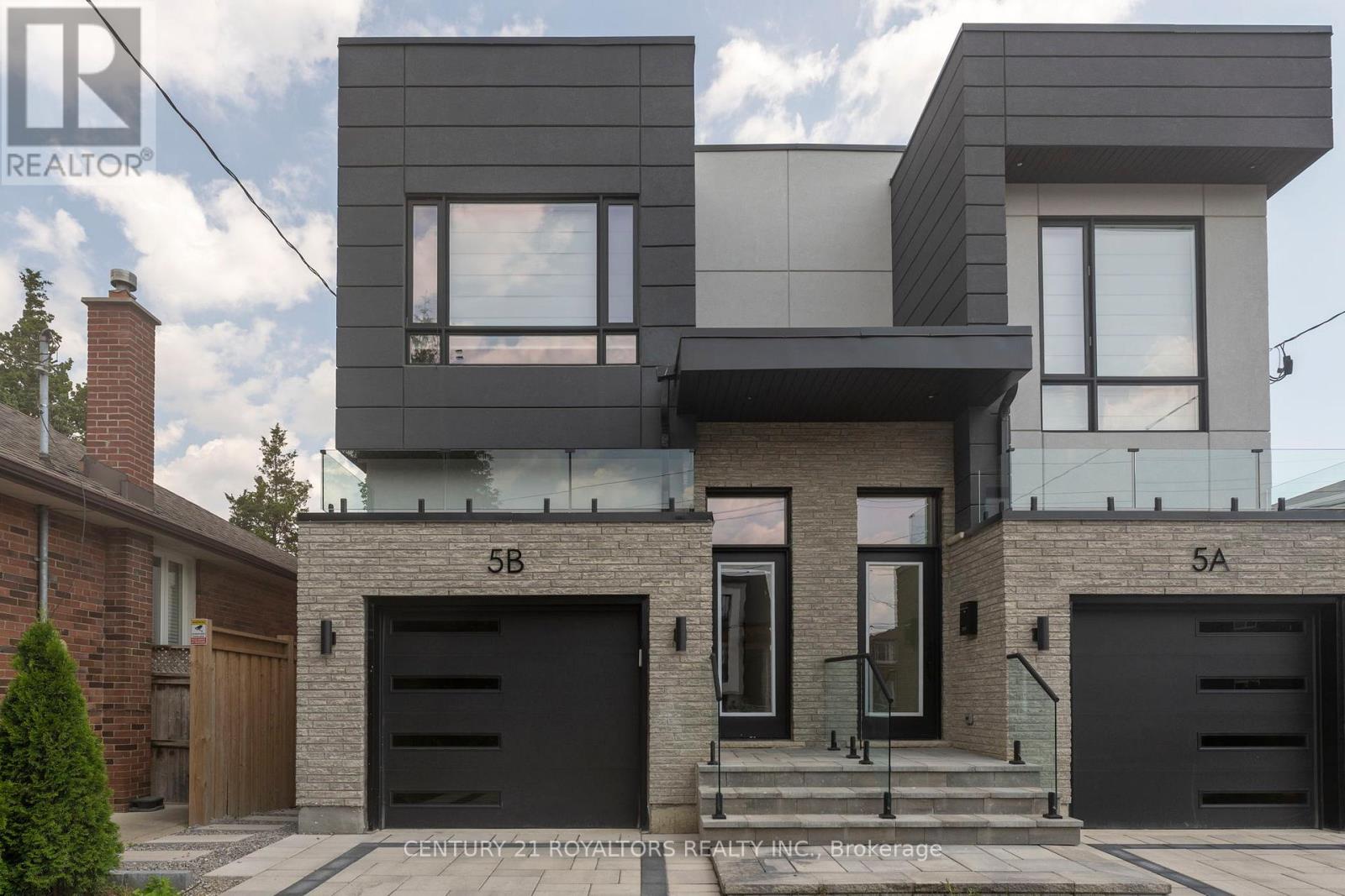 5b Pine Avenue N, Mississauga, Ontario  L5H 2P7 - Photo 2 - W12499178