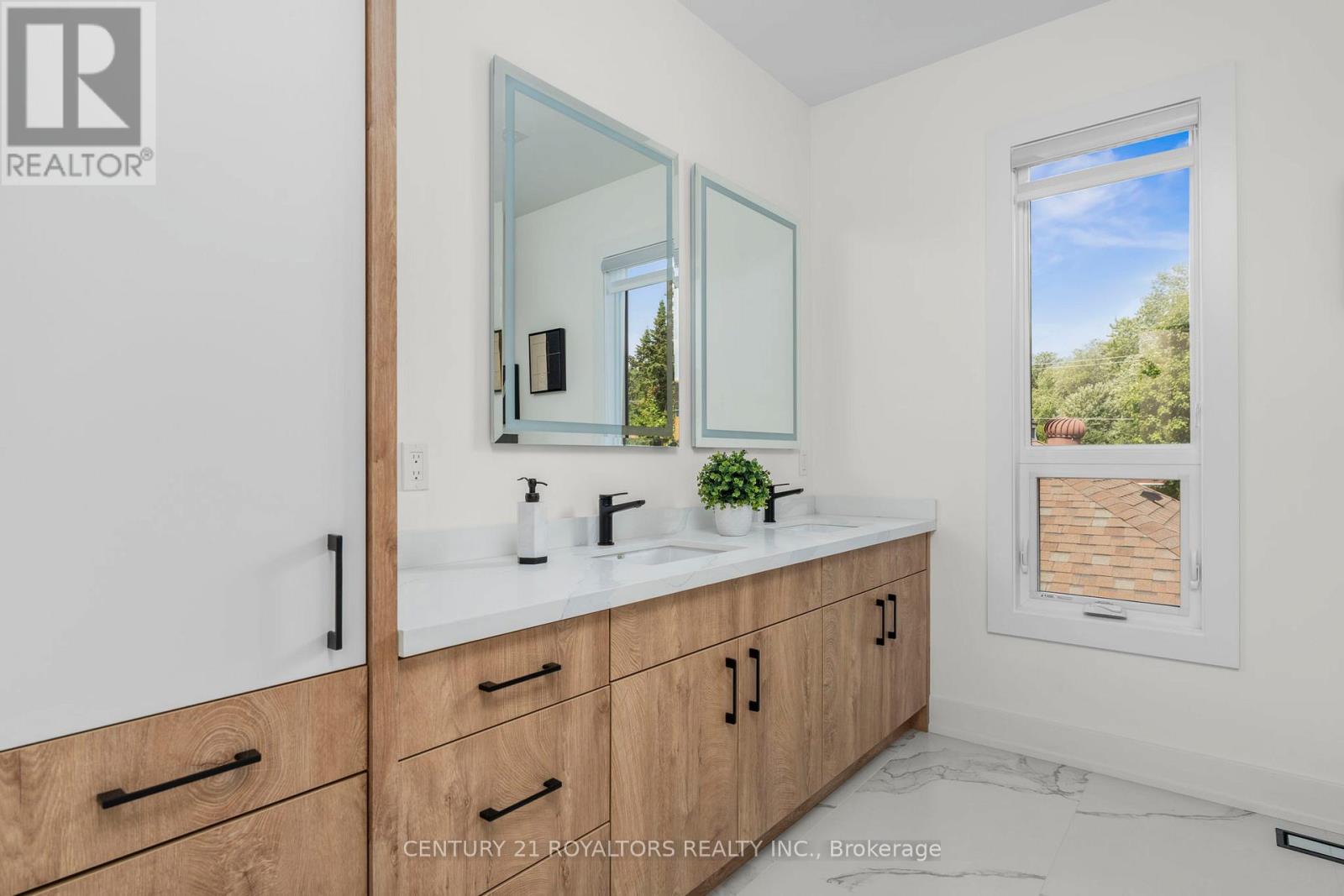 5b Pine Avenue N, Mississauga, Ontario  L5H 2P7 - Photo 22 - W12499178