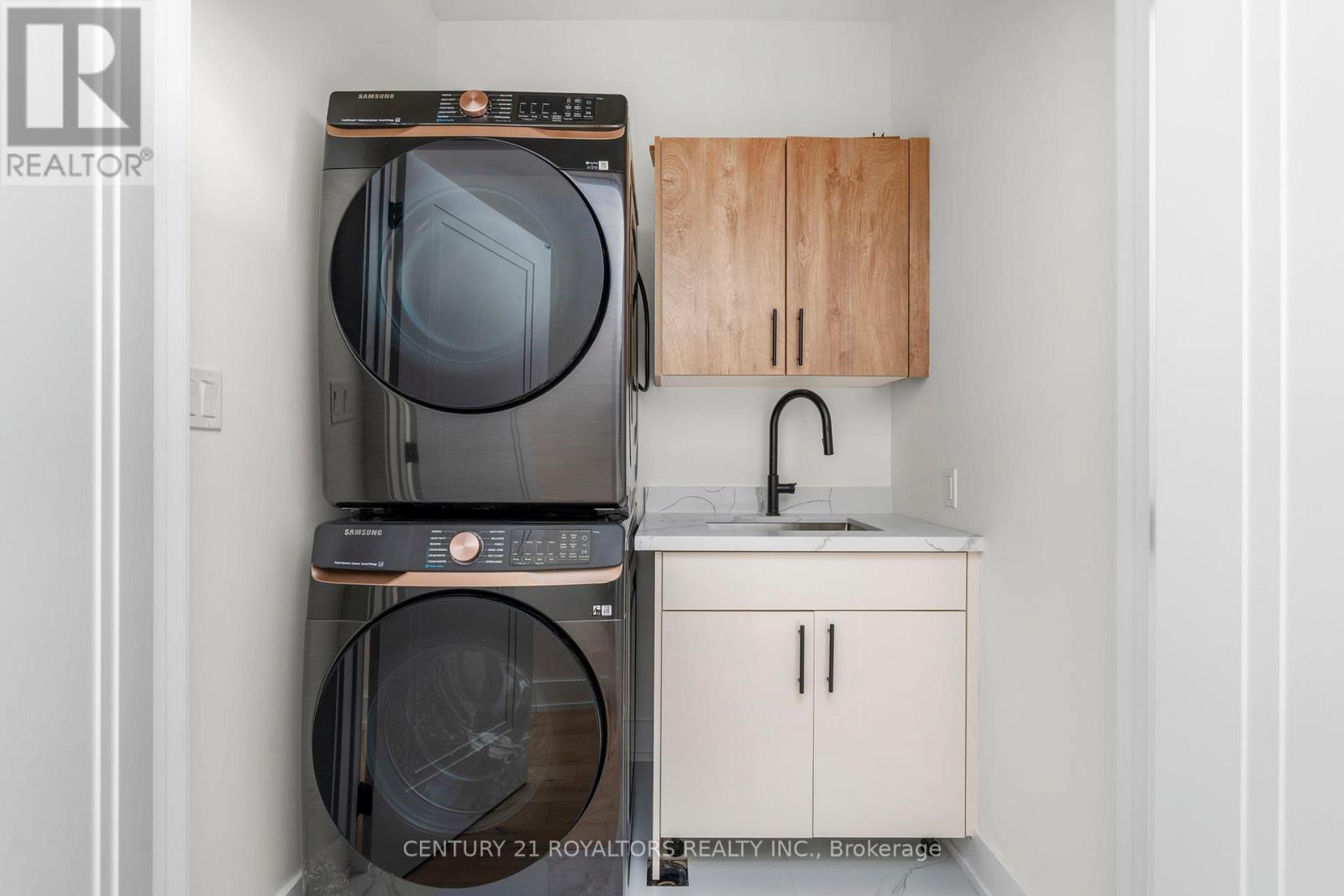 5b Pine Avenue N, Mississauga, Ontario  L5H 2P7 - Photo 24 - W12499178