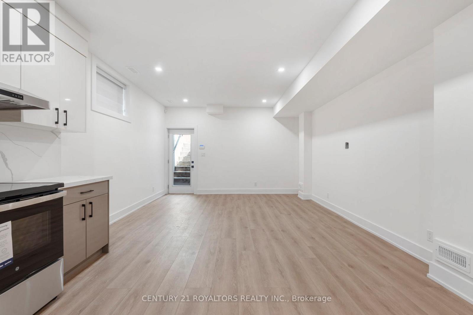 5b Pine Avenue N, Mississauga, Ontario  L5H 2P7 - Photo 25 - W12499178