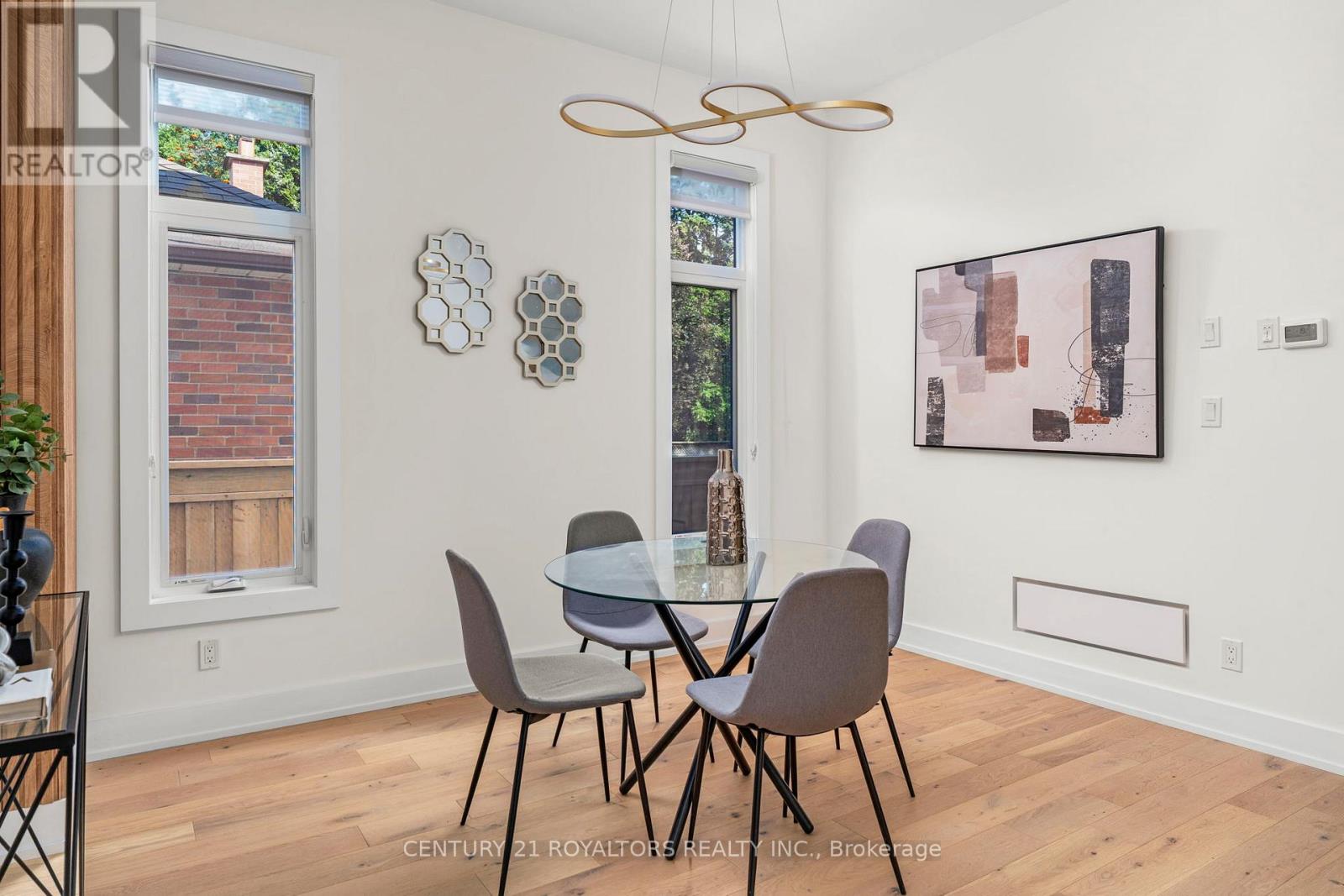 5b Pine Avenue N, Mississauga, Ontario  L5H 2P7 - Photo 5 - W12499178