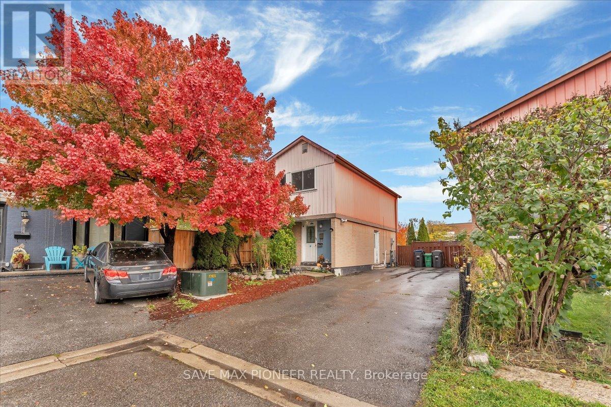 11 Great Oak Court, Brampton, Ontario  L6S 2J9 - Photo 1 - W12499208