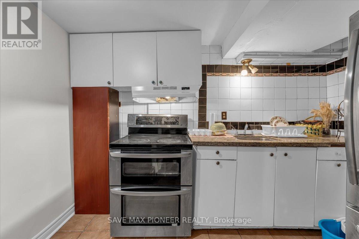 11 Great Oak Court, Brampton, Ontario  L6S 2J9 - Photo 29 - W12499208