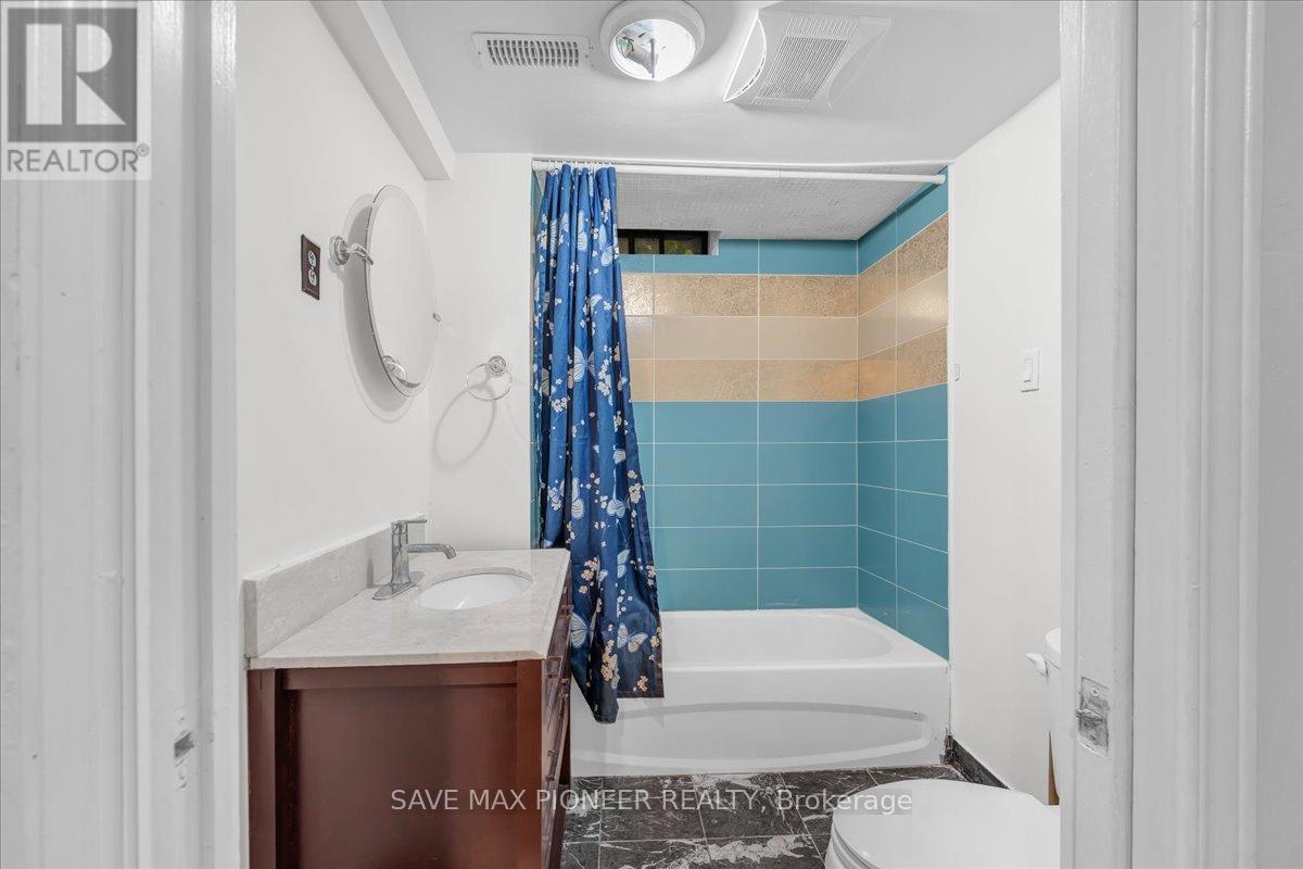 11 Great Oak Court, Brampton, Ontario  L6S 2J9 - Photo 36 - W12499208