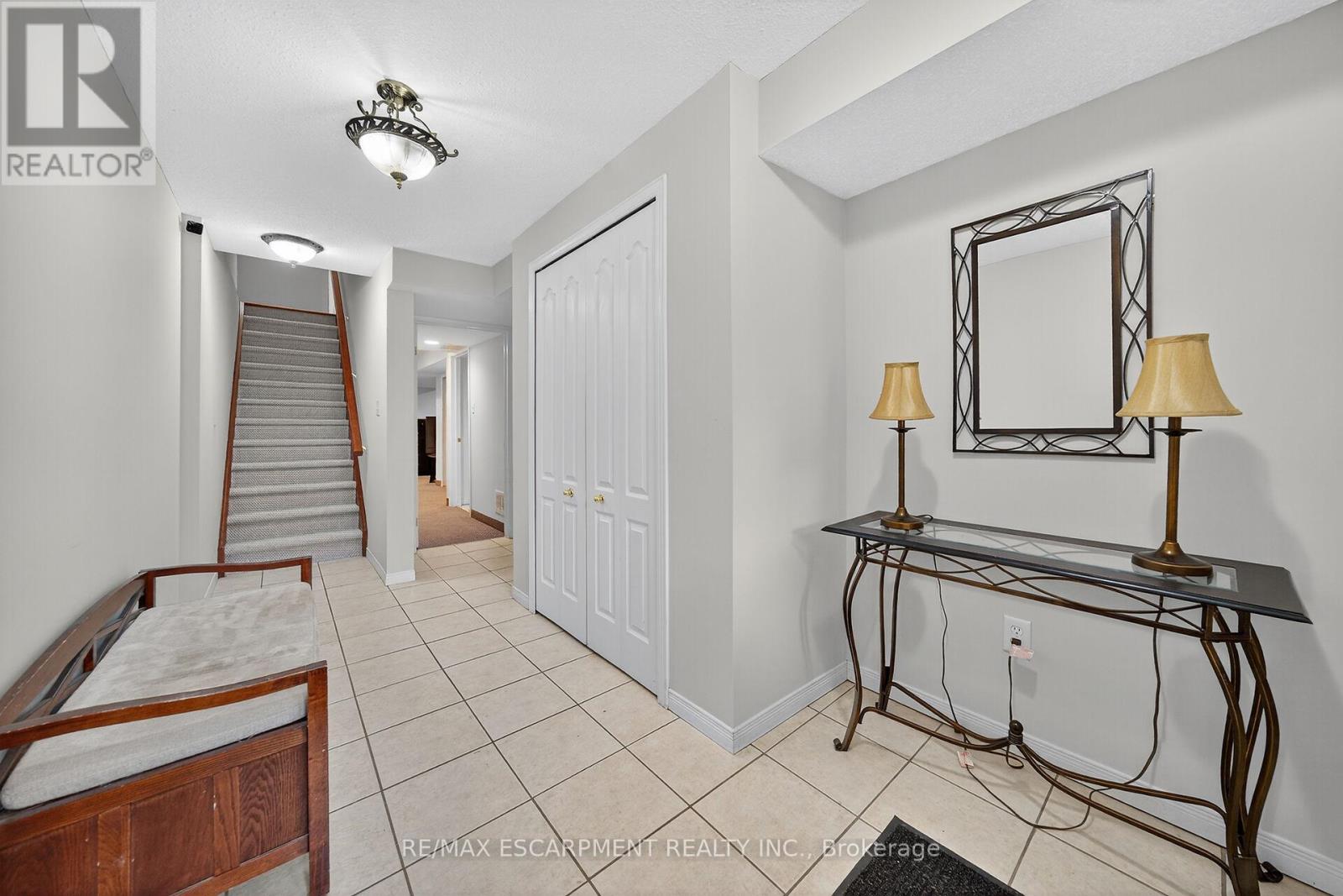 23 - 7 Southside Place, Hamilton (Mountview), Ontario  L9C 7W6 - Photo 5 - X12498830