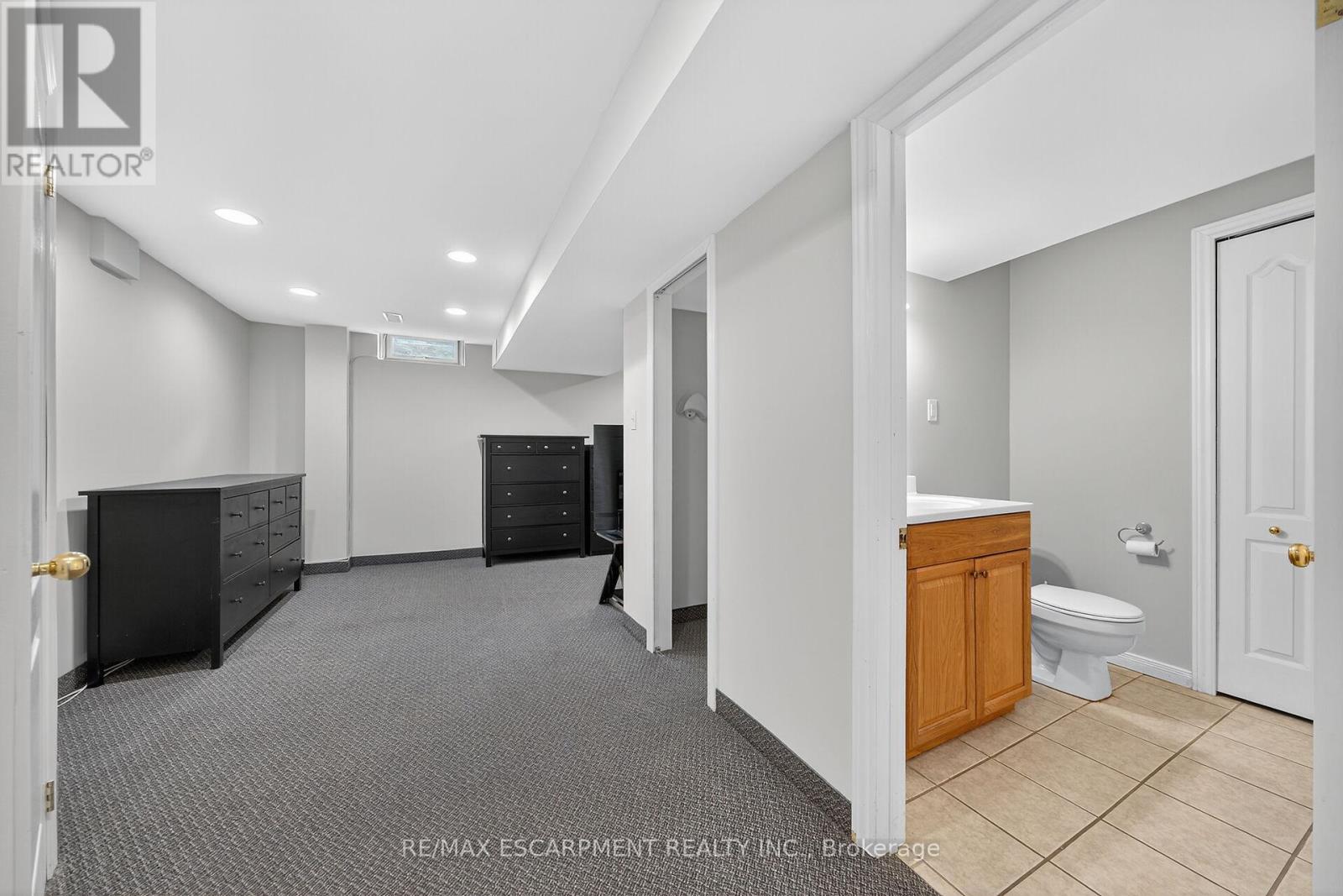 23 - 7 Southside Place, Hamilton (Mountview), Ontario  L9C 7W6 - Photo 8 - X12498830