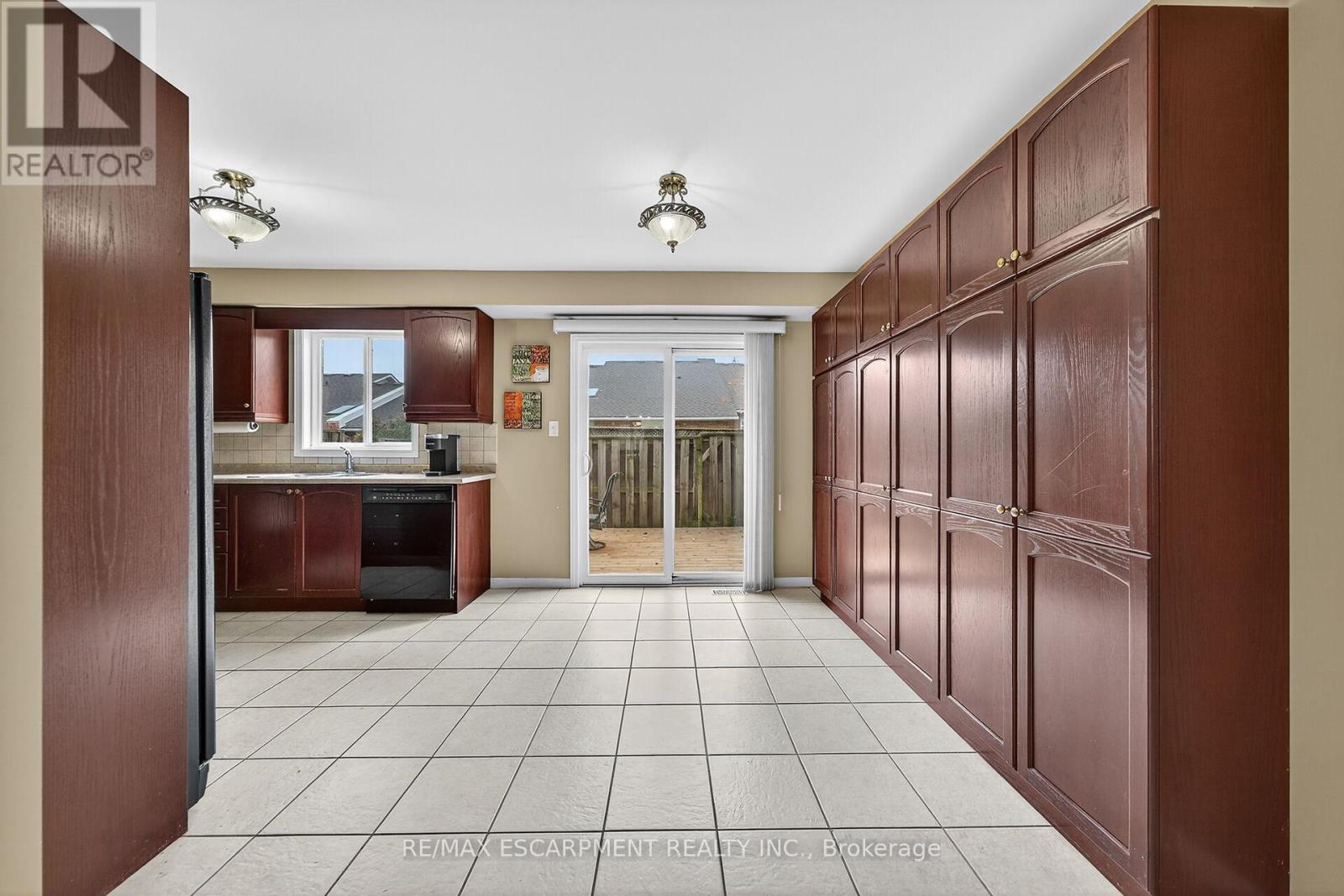 23 - 7 Southside Place, Hamilton (Mountview), Ontario  L9C 7W6 - Photo 21 - X12498830