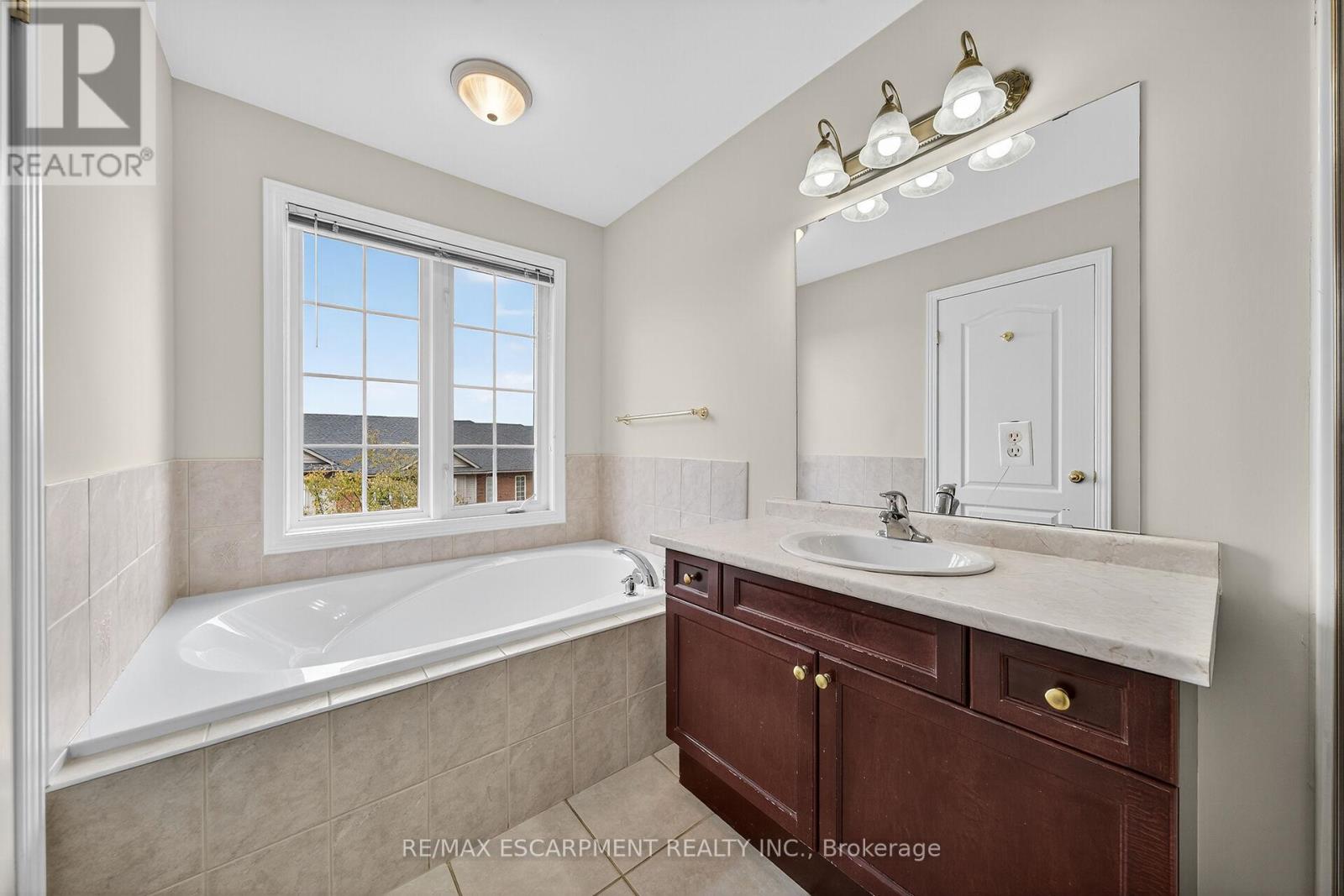 23 - 7 Southside Place, Hamilton (Mountview), Ontario  L9C 7W6 - Photo 24 - X12498830