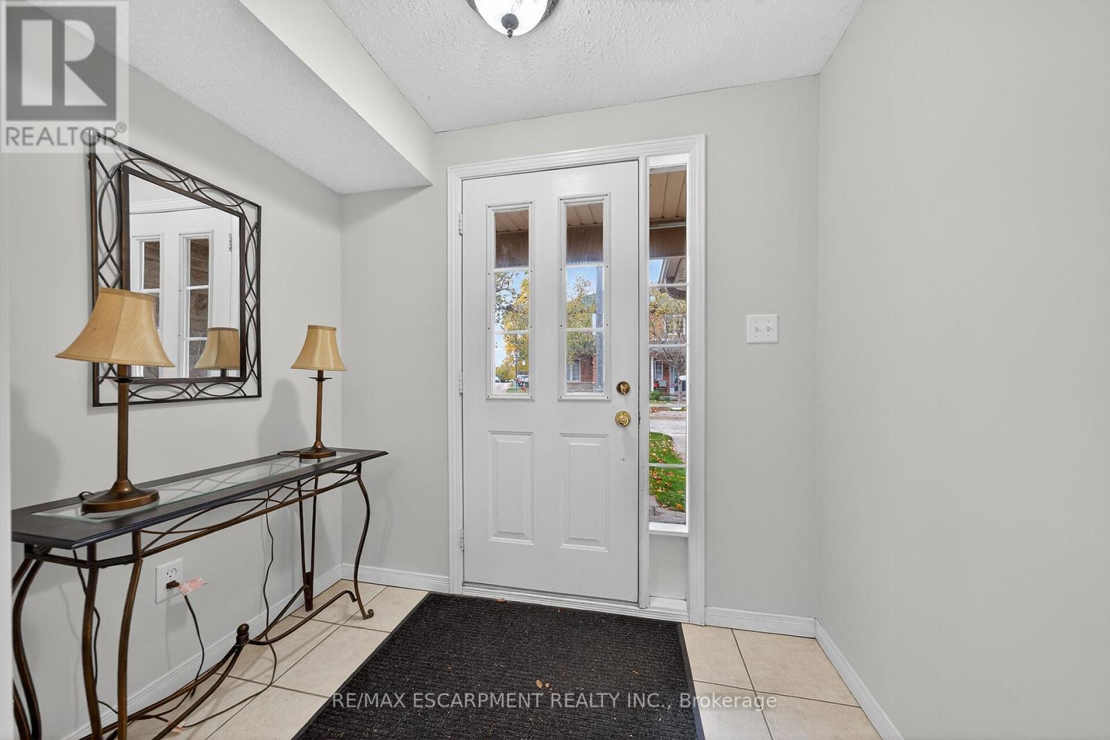 23 - 7 Southside Place, Hamilton (Mountview), Ontario  L9C 7W6 - Photo 4 - X12498830