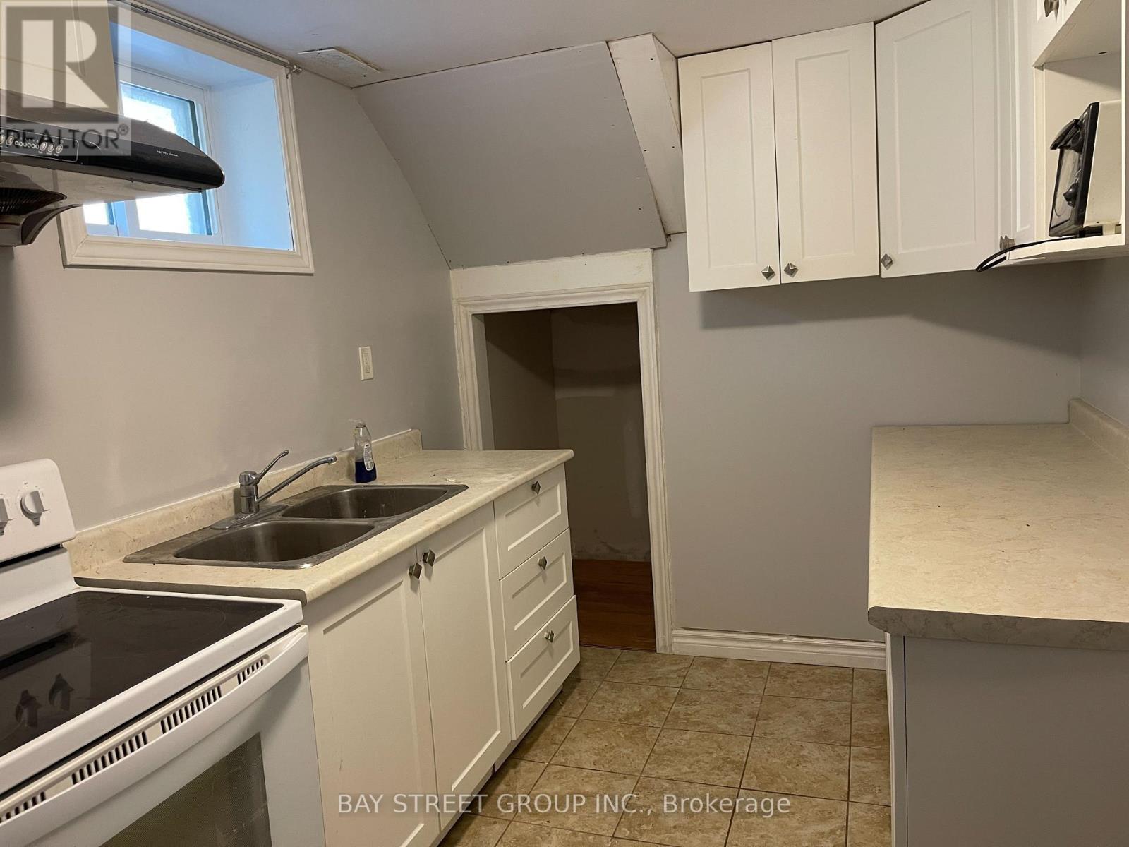 172 Darlington Drive, Hamilton, Ontario  L9C 2M5 - Photo 15 - X12499188