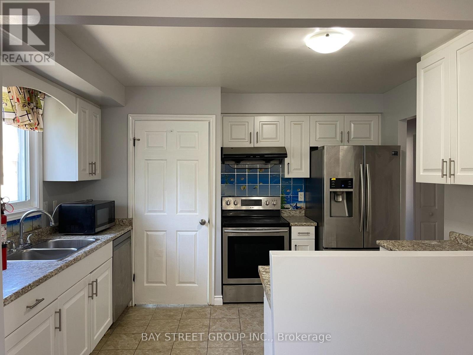 172 Darlington Drive, Hamilton, Ontario  L9C 2M5 - Photo 5 - X12499188