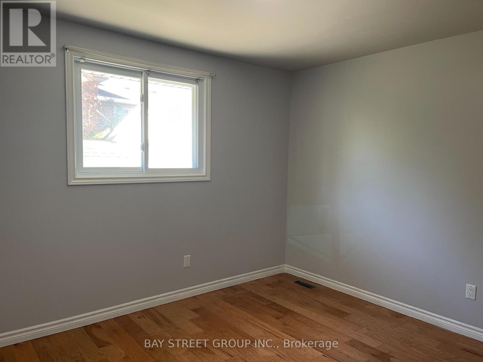 172 Darlington Drive, Hamilton, Ontario  L9C 2M5 - Photo 6 - X12499188