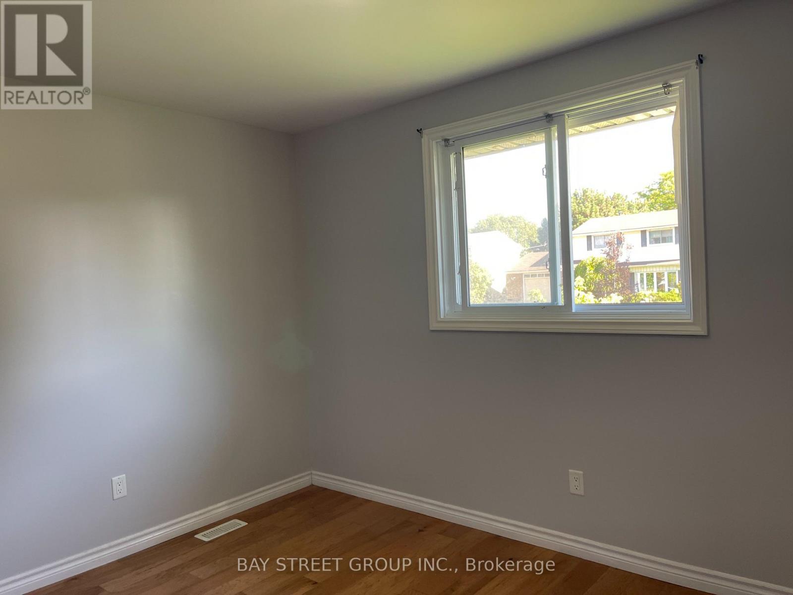 172 Darlington Drive, Hamilton, Ontario  L9C 2M5 - Photo 7 - X12499188