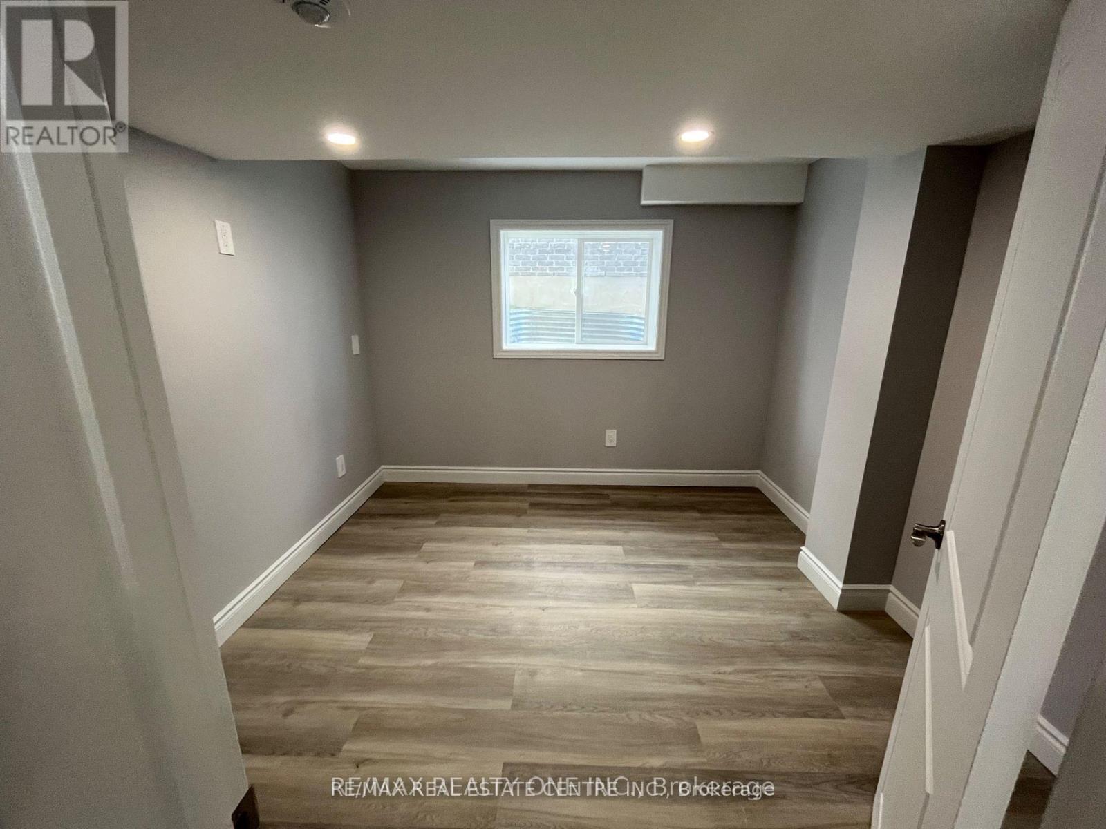 Lower - 1573 Horseshoe Crescent, London North, Ontario  N5X 0L3 - Photo 9 - X12499210