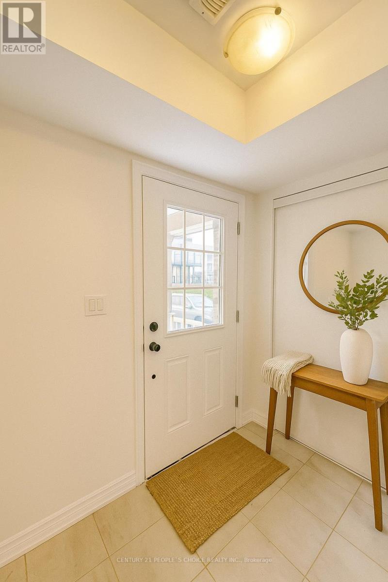 7 Silo Mews, Barrie, Ontario  L9J 0V3 - Photo 2 - S12499064