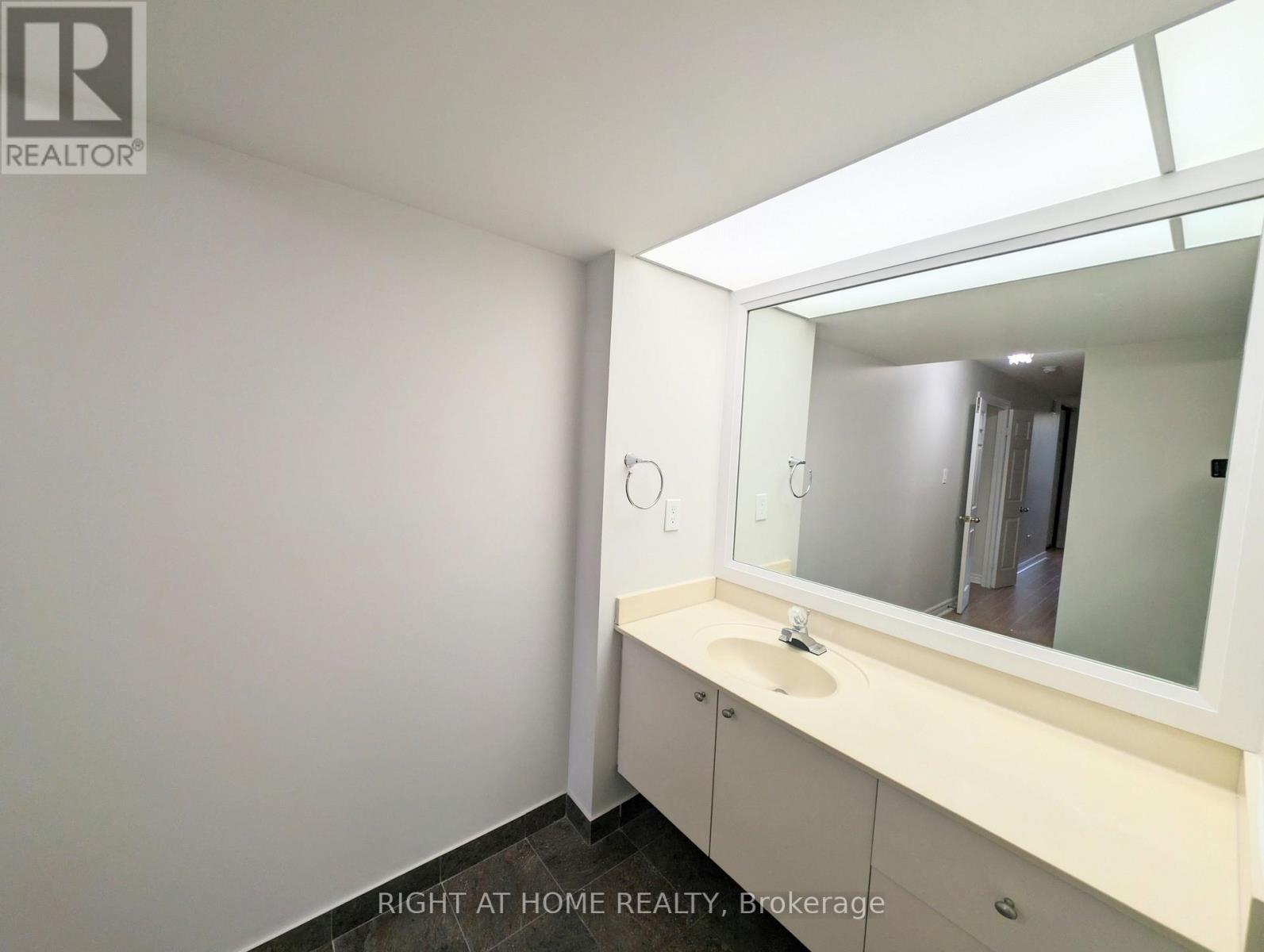 506 - 280 Simcoe Street, Toronto, Ontario  M5T 2Y5 - Photo 17 - C12499272