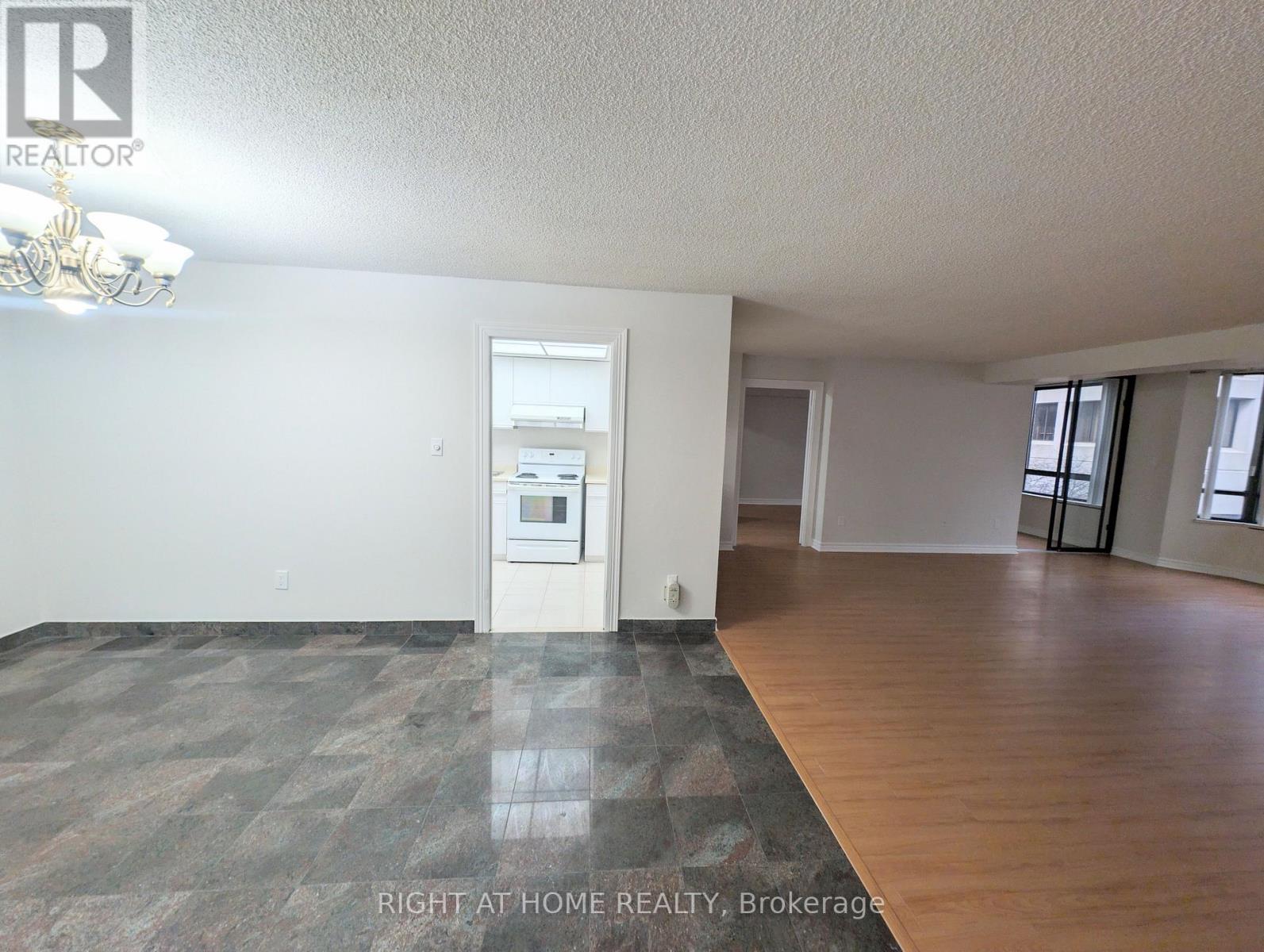 506 - 280 Simcoe Street, Toronto, Ontario  M5T 2Y5 - Photo 4 - C12499272