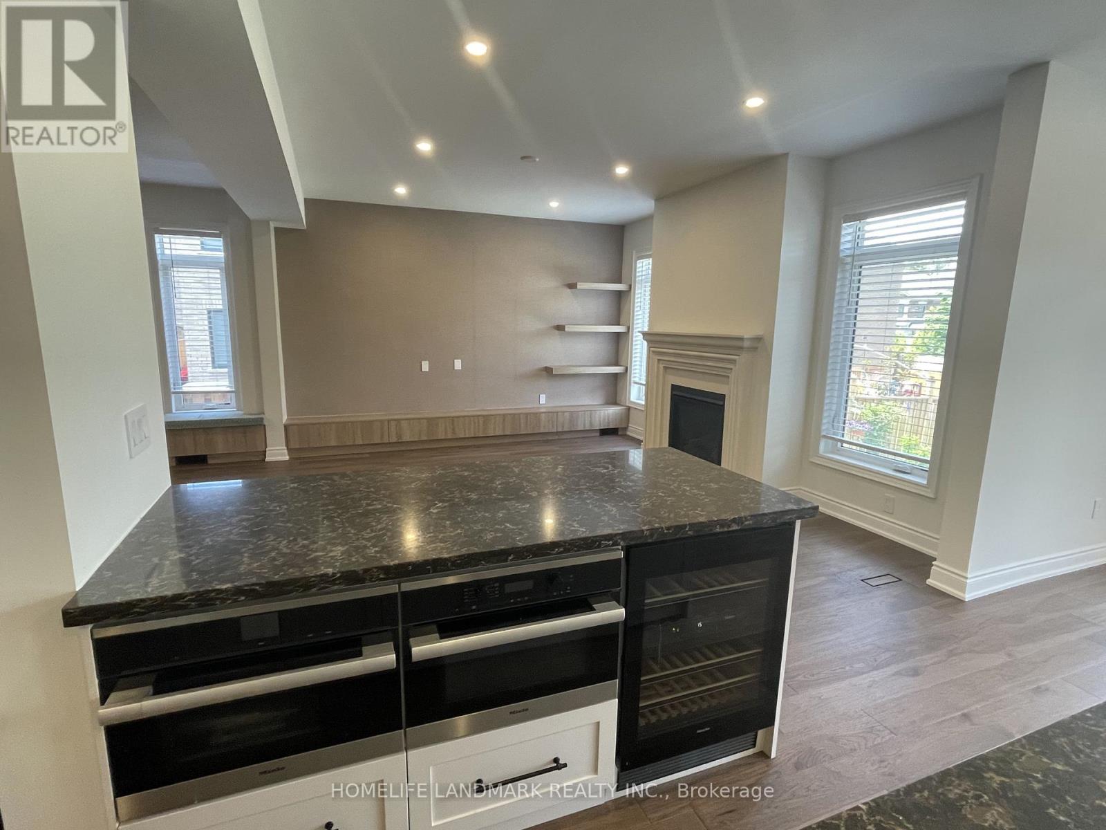 35 Queen Magdalene Place, Toronto, Ontario  M2H 0A6 - Photo 7 - C12499294