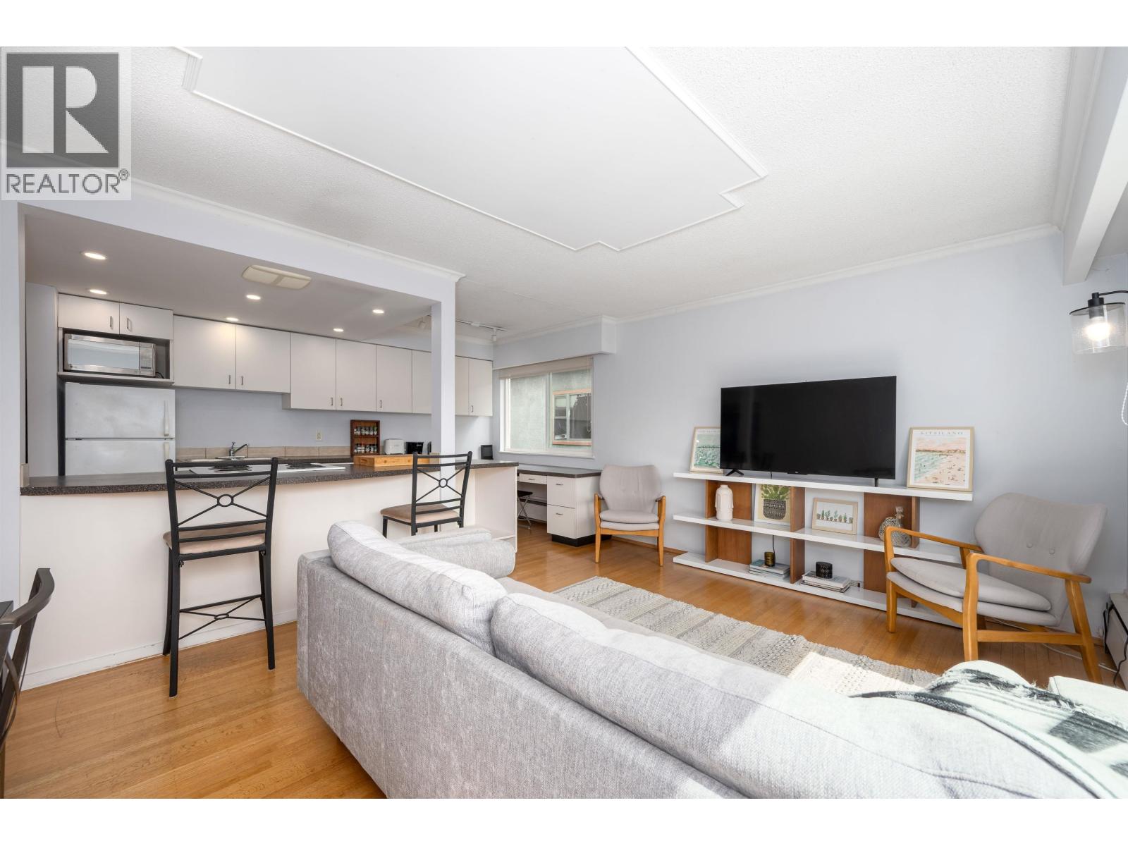 8 1235 W 10th Avenue, Vancouver, British Columbia  V6H 1J5 - Photo 3 - R3057966