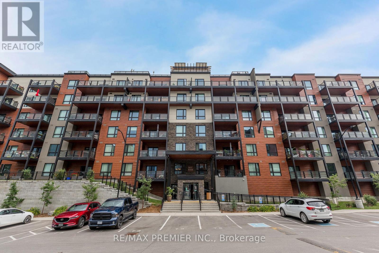 513 - 302 Essa Road, Barrie (0 West), Ontario  L9J 0H3 - Photo 2 - S12499322