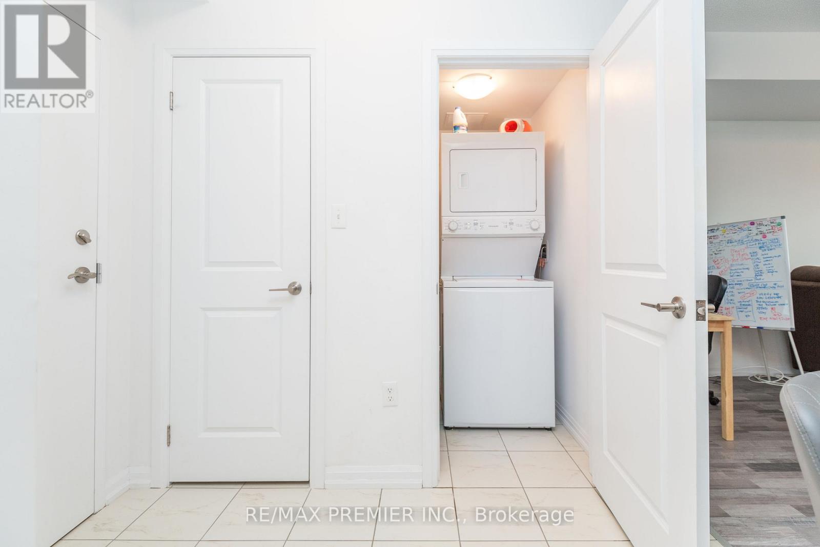 513 - 302 Essa Road, Barrie (0 West), Ontario  L9J 0H3 - Photo 21 - S12499322