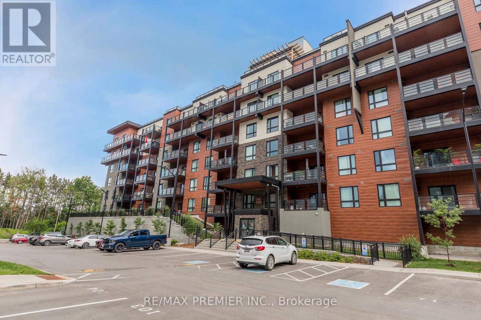 513 - 302 Essa Road, Barrie (0 West), Ontario  L9J 0H3 - Photo 4 - S12499322