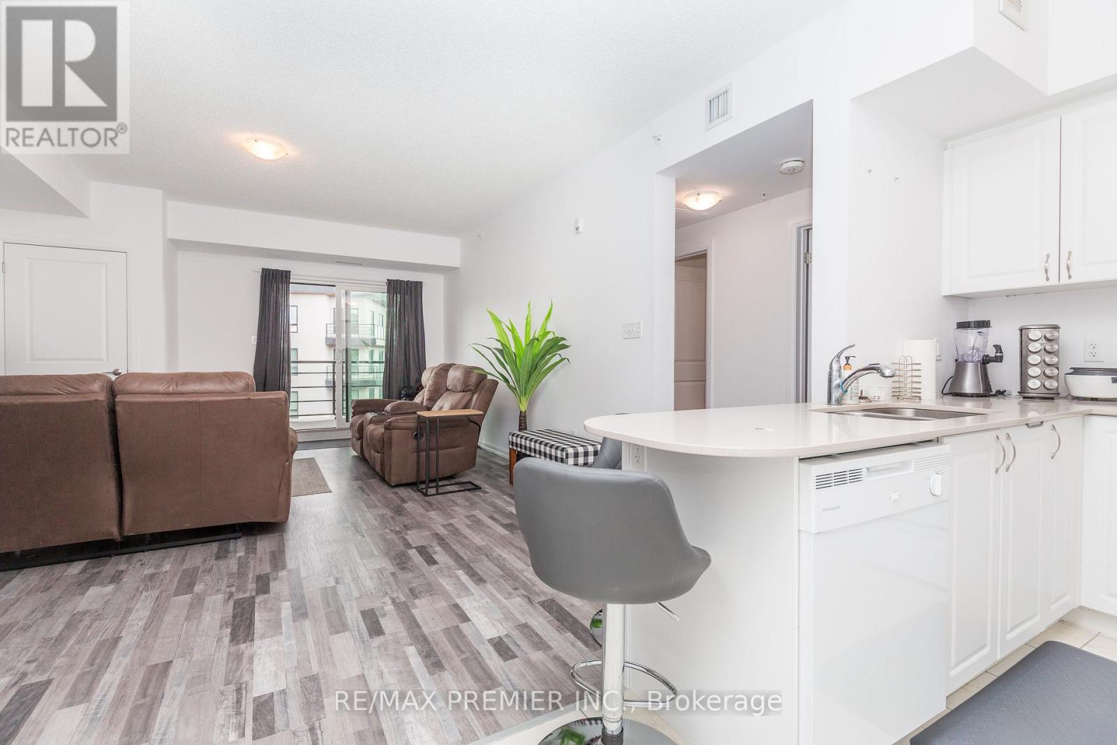 513 - 302 Essa Road, Barrie (0 West), Ontario  L9J 0H3 - Photo 7 - S12499322