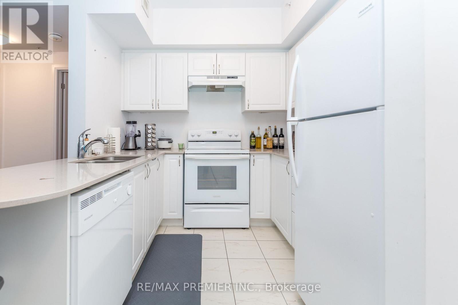 513 - 302 Essa Road, Barrie (0 West), Ontario  L9J 0H3 - Photo 8 - S12499322