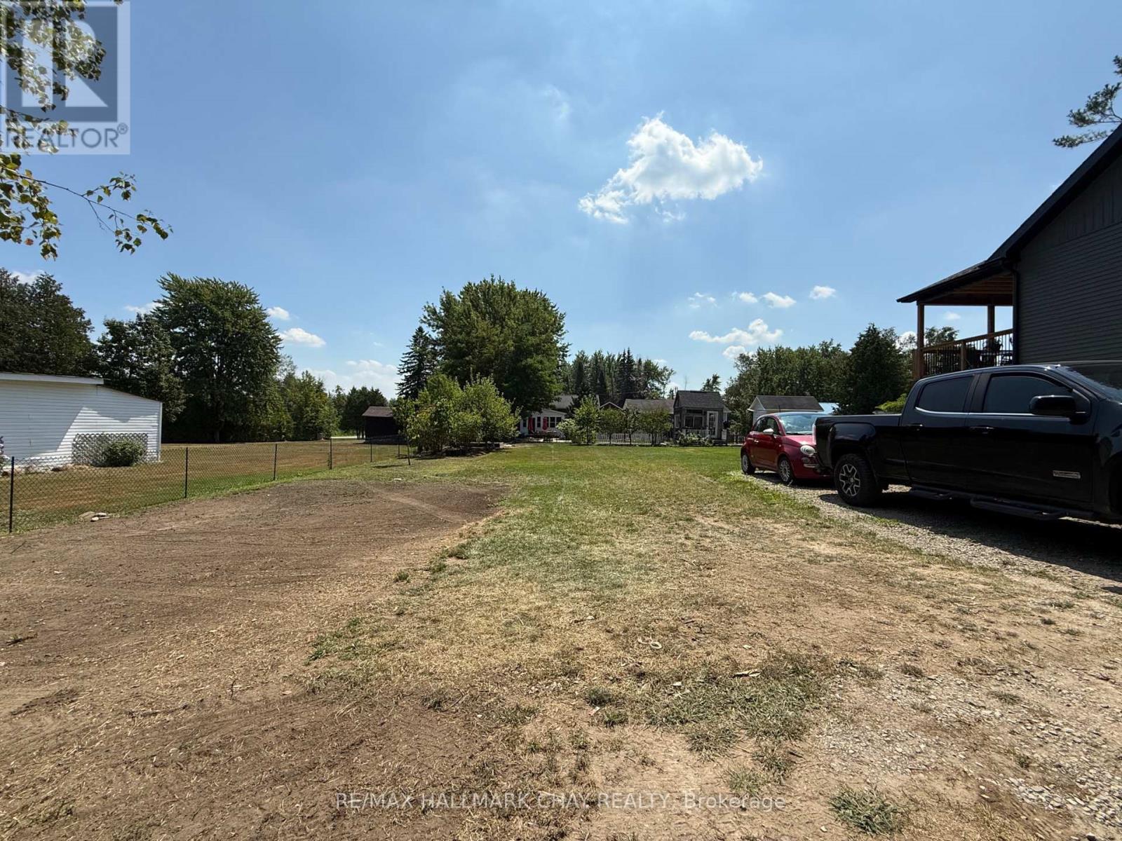 1047(B) Larch Street, Innisfil, Ontario  L0L 1R0 - Photo 3 - N12338930