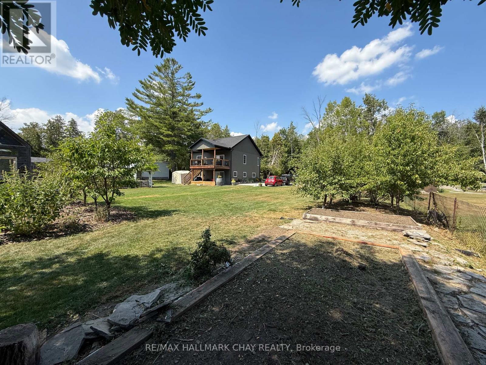 1047(B) Larch Street, Innisfil, Ontario  L0L 1R0 - Photo 6 - N12338930