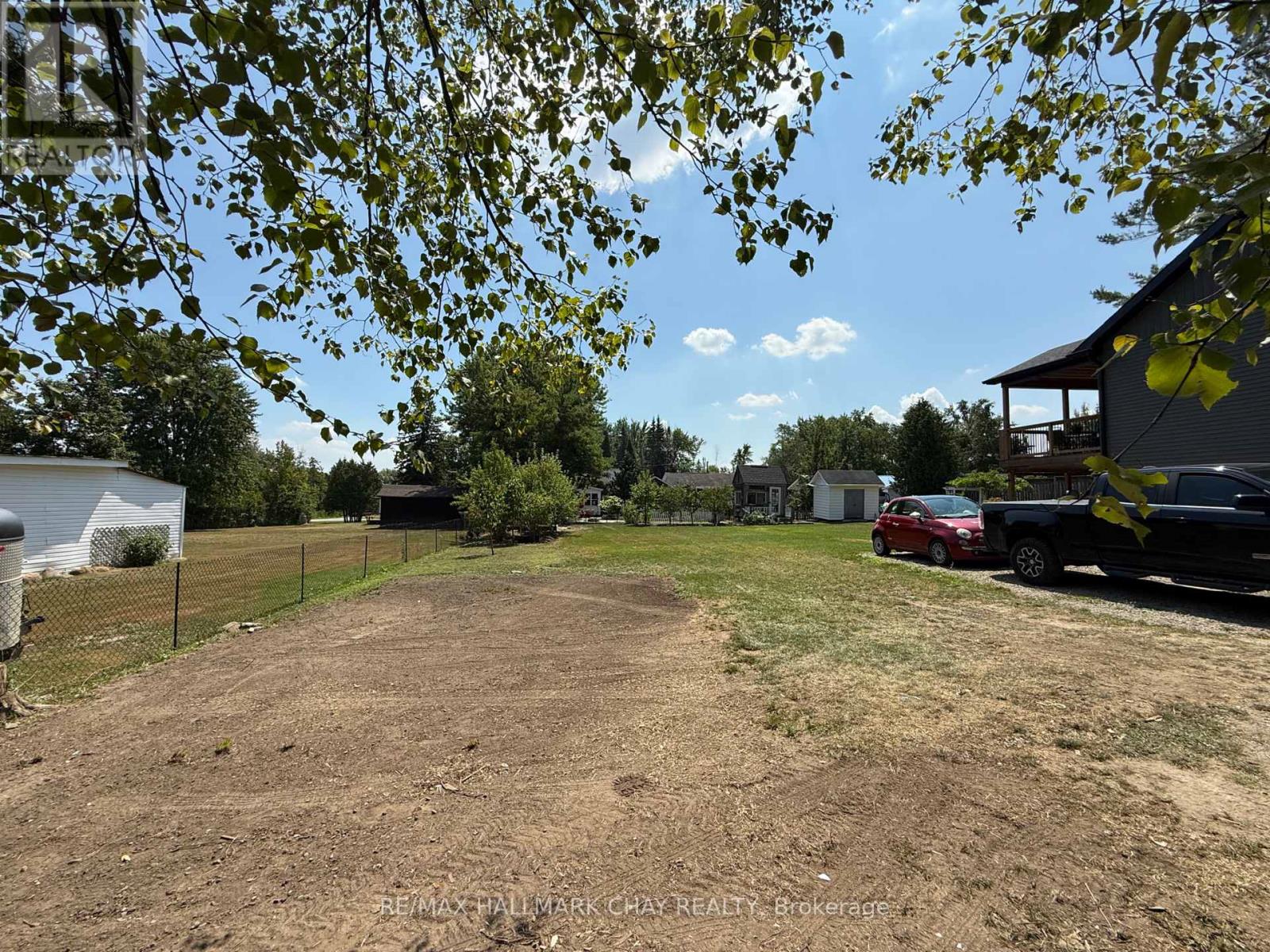 1047(B) Larch Street, Innisfil, Ontario  L0L 1R0 - Photo 5 - N12338930