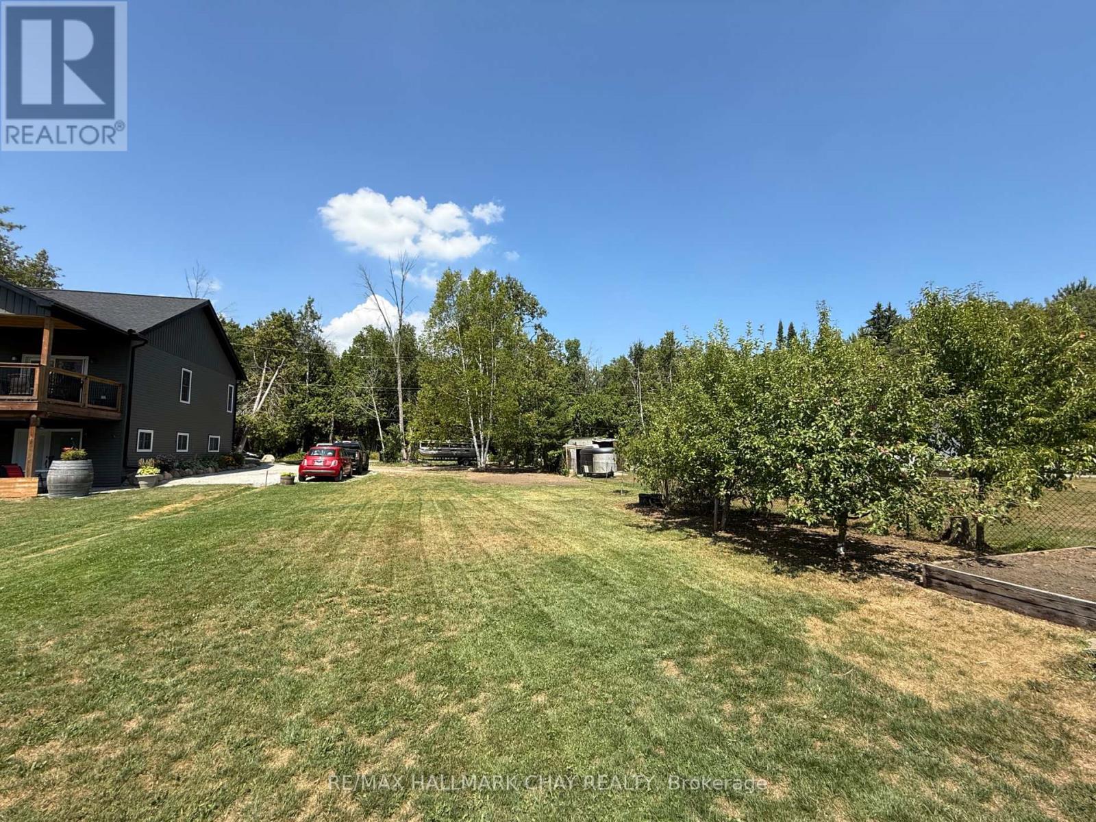 1047(B) Larch Street, Innisfil, Ontario  L0L 1R0 - Photo 7 - N12338930