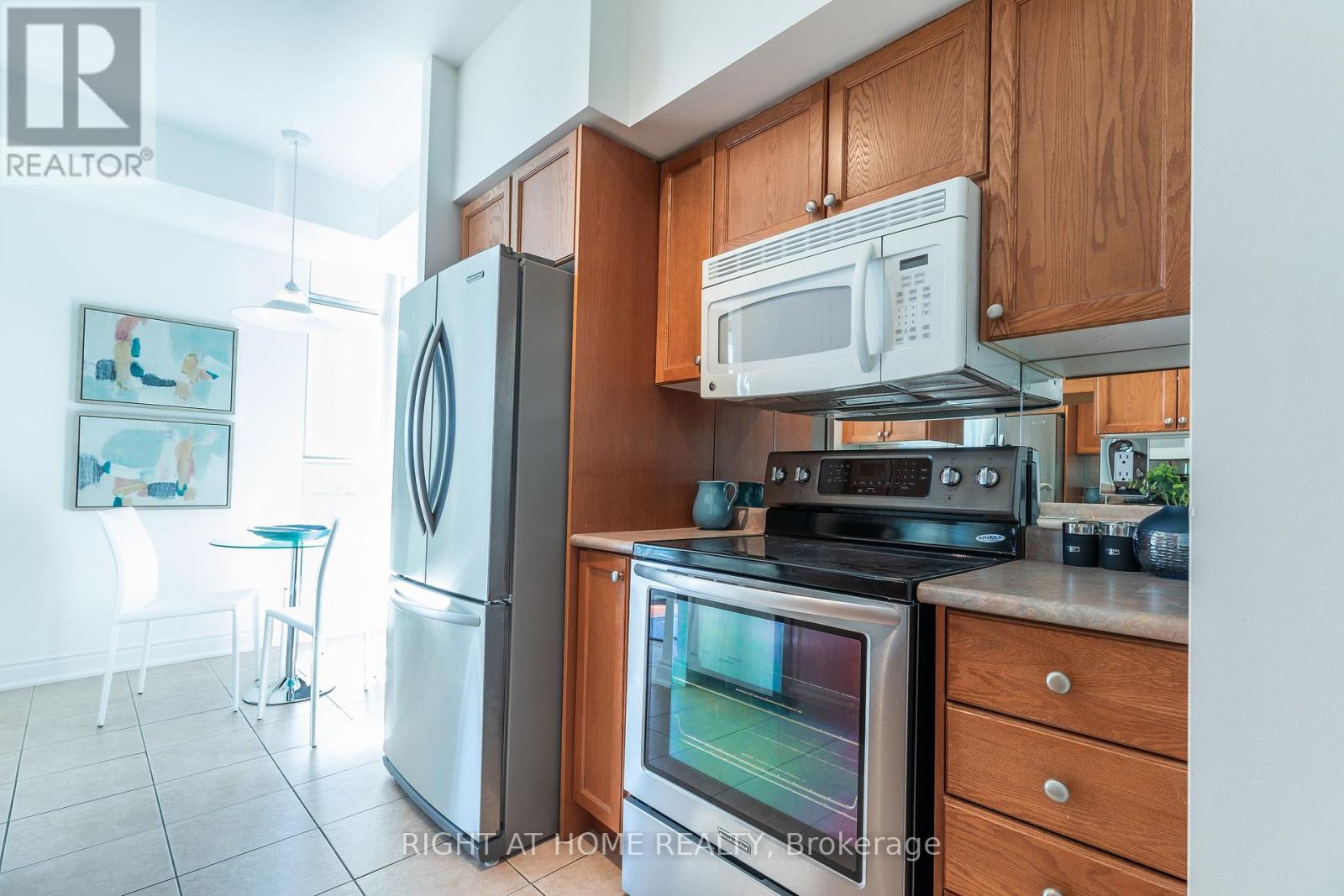 605 - 5 Marine Parade Drive, Toronto, Ontario  M8V 4B4 - Photo 9 - W12499234