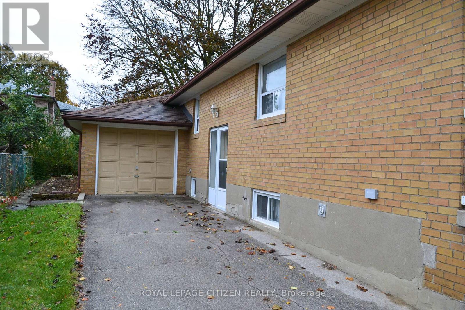 47 Barkwin Drive, Toronto (Thistletown-Beaumonde Heights), Ontario  M9V 2W5 - Photo 11 - W12499256