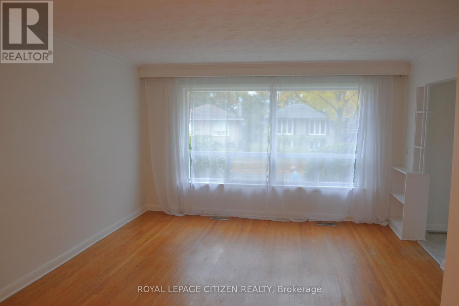 47 Barkwin Drive, Toronto (Thistletown-Beaumonde Heights), Ontario  M9V 2W5 - Photo 4 - W12499256