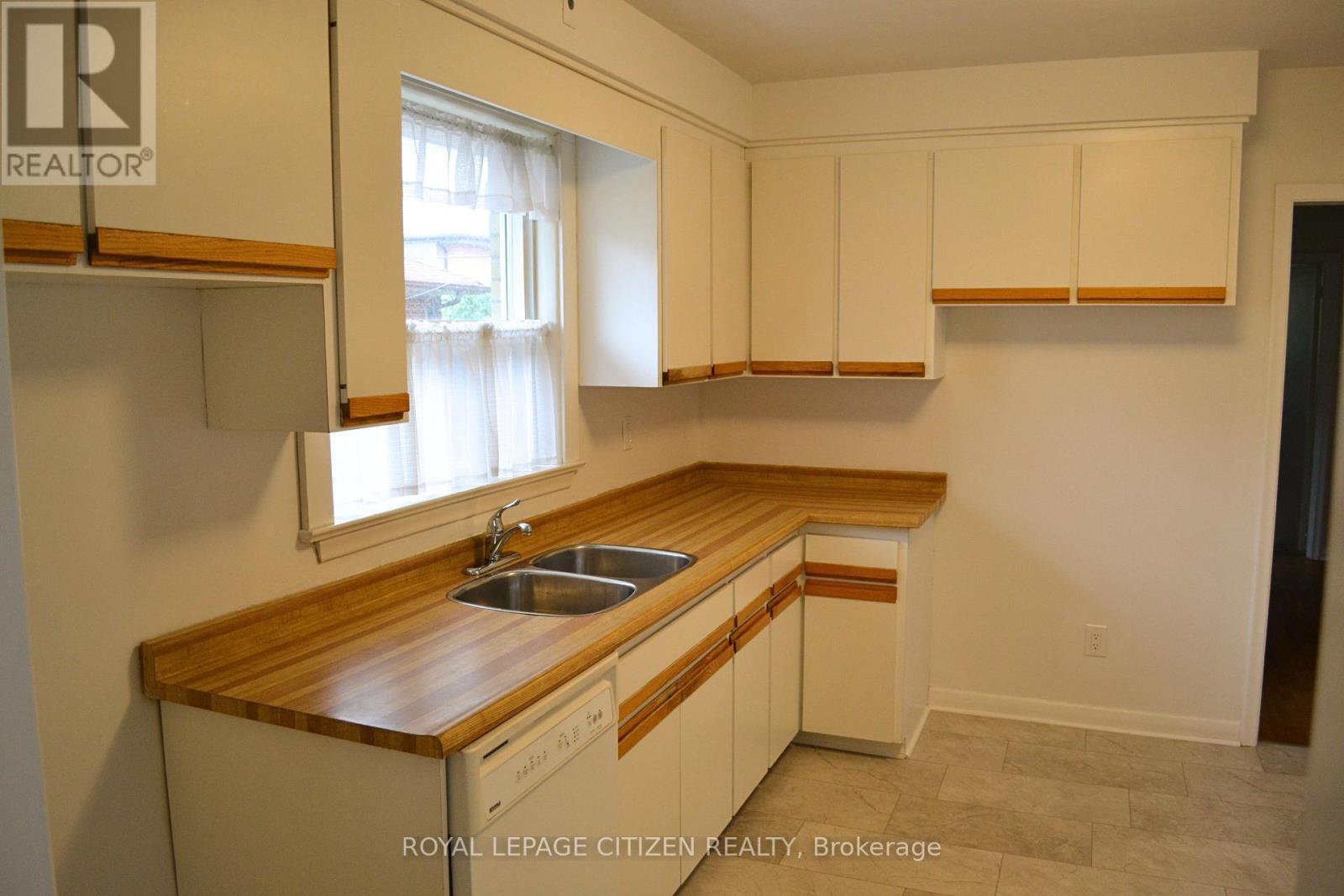 47 Barkwin Drive, Toronto (Thistletown-Beaumonde Heights), Ontario  M9V 2W5 - Photo 5 - W12499256