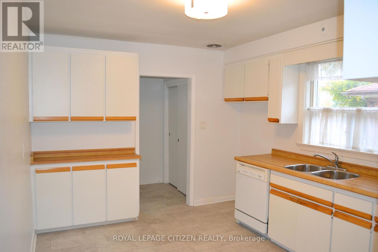 47 Barkwin Drive, Toronto (Thistletown-Beaumonde Heights), Ontario  M9V 2W5 - Photo 6 - W12499256