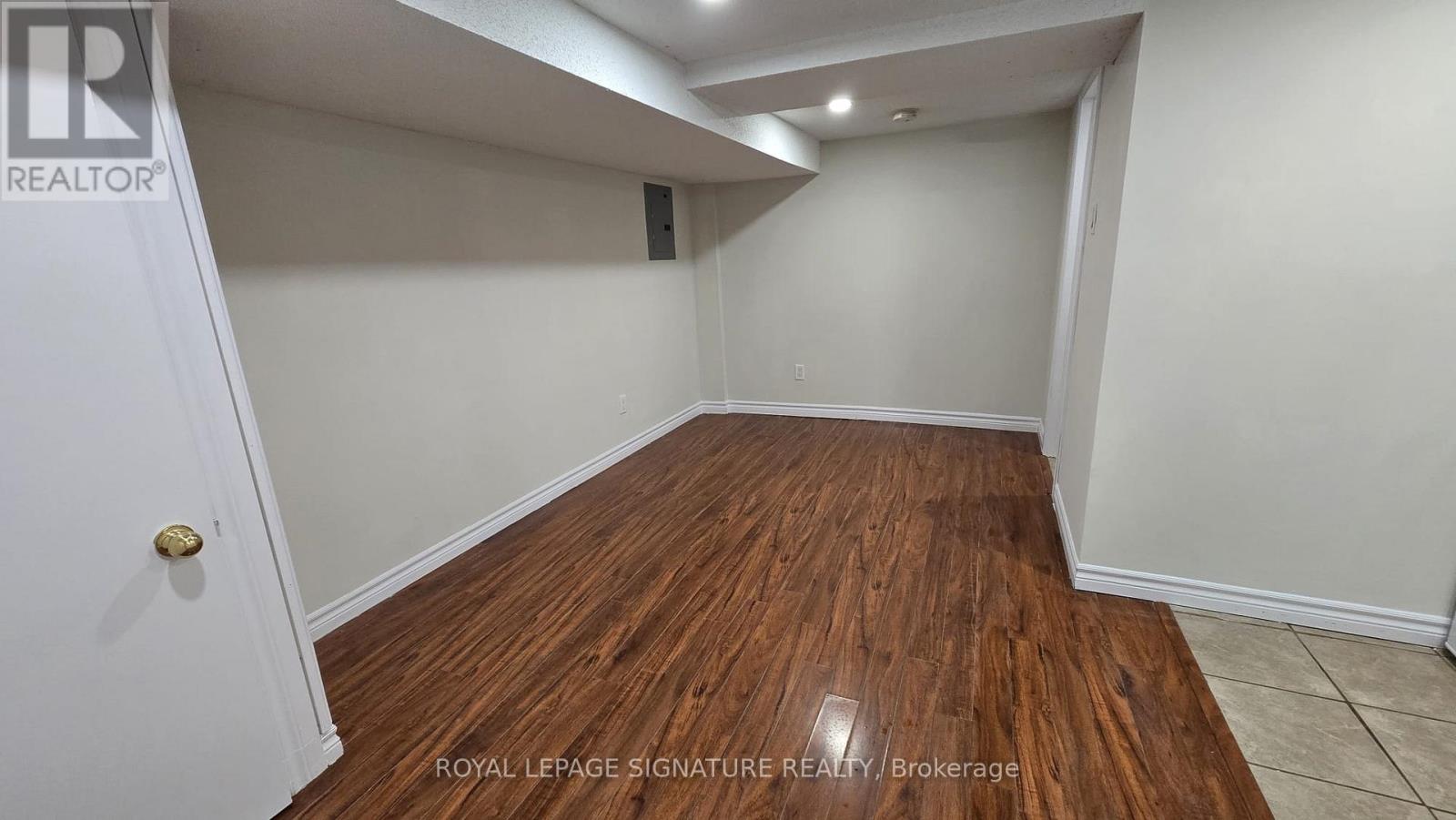 Lower #3 - 3661 Lakeshore Boulevard W, Toronto, Ontario  M8W 1P7 - Photo 2 - W12499258