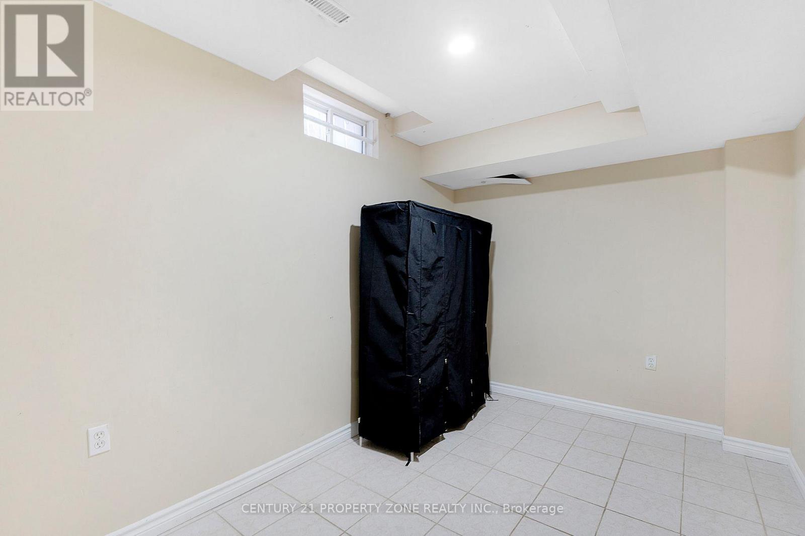 42 Mossgrove Crescent, Brampton (Northwest Sandalwood Parkway), Ontario  L7A 3E6 - Photo 33 - W12499260