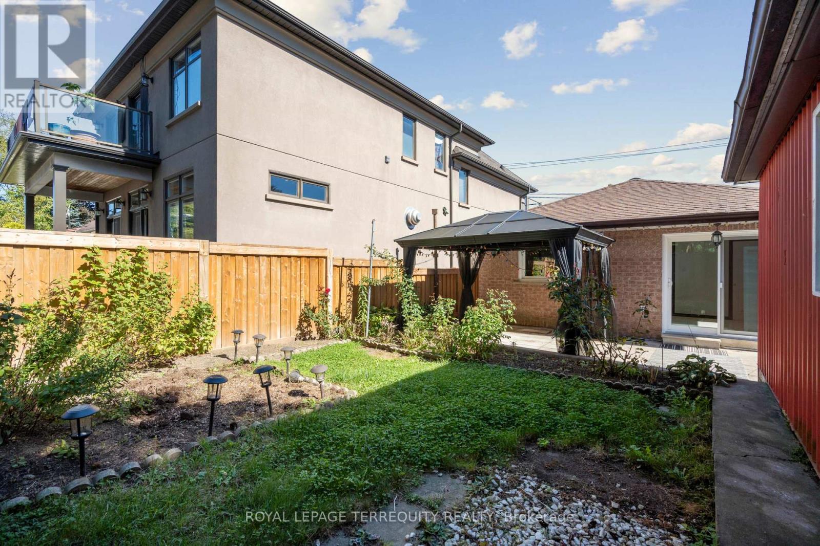 664 Scarlett Road, Toronto, Ontario  M9P 2T1 - Photo 37 - W12499274