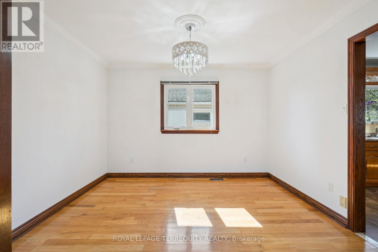 664 Scarlett Road, Toronto, Ontario  M9P 2T1 - Photo 8 - W12499274