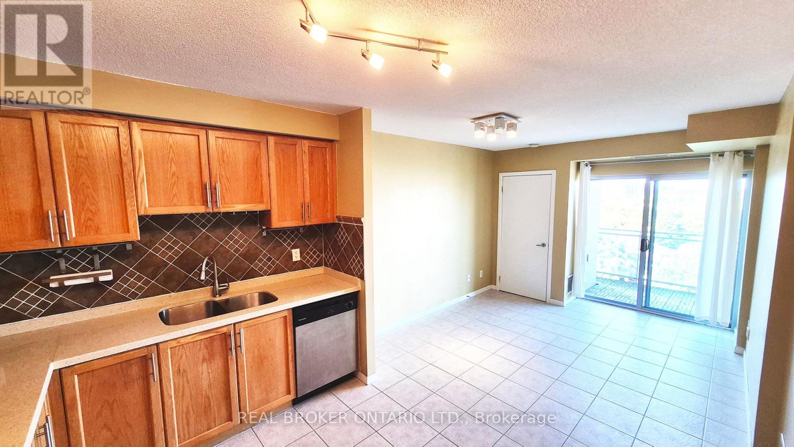 701 - 2464 Weston Road, Toronto, Ontario  M9N 0A2 - Photo 5 - W12499312