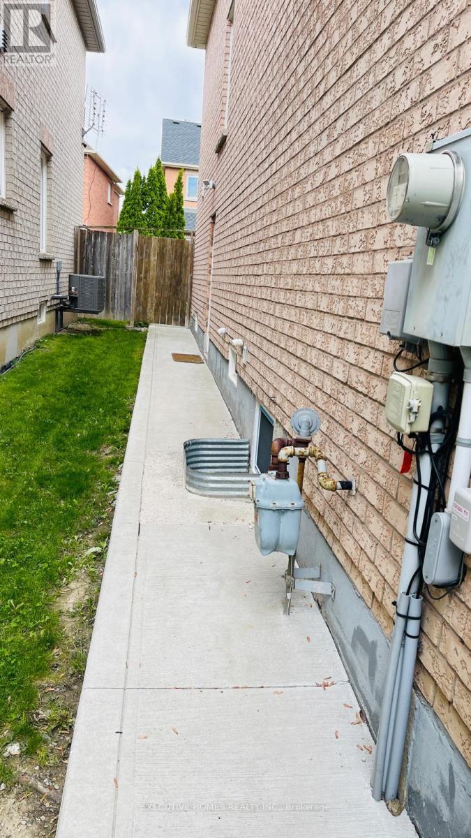 Basement - 4789 Colombo Crescent, Mississauga, Ontario  L5M 7R3 - Photo 7 - W12499344