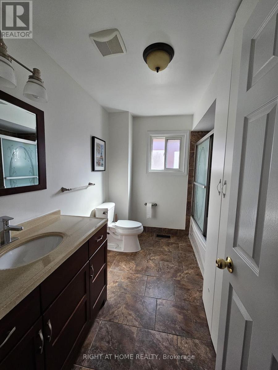 Upper Portion - 5191 Guildwood Way, Mississauga, Ontario  L5R 2T4 - Photo 11 - W12499346