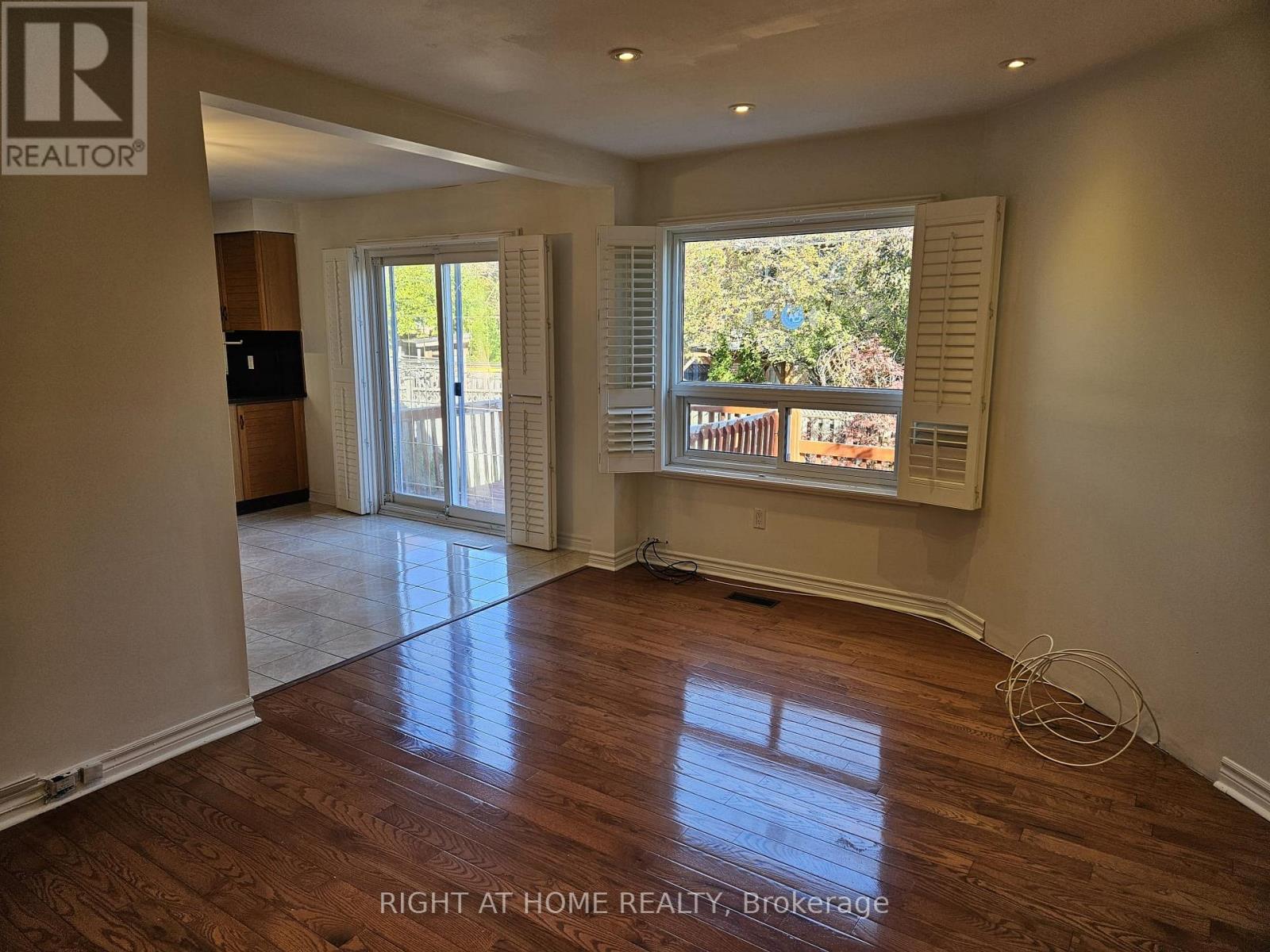 Upper Portion - 5191 Guildwood Way, Mississauga, Ontario  L5R 2T4 - Photo 16 - W12499346