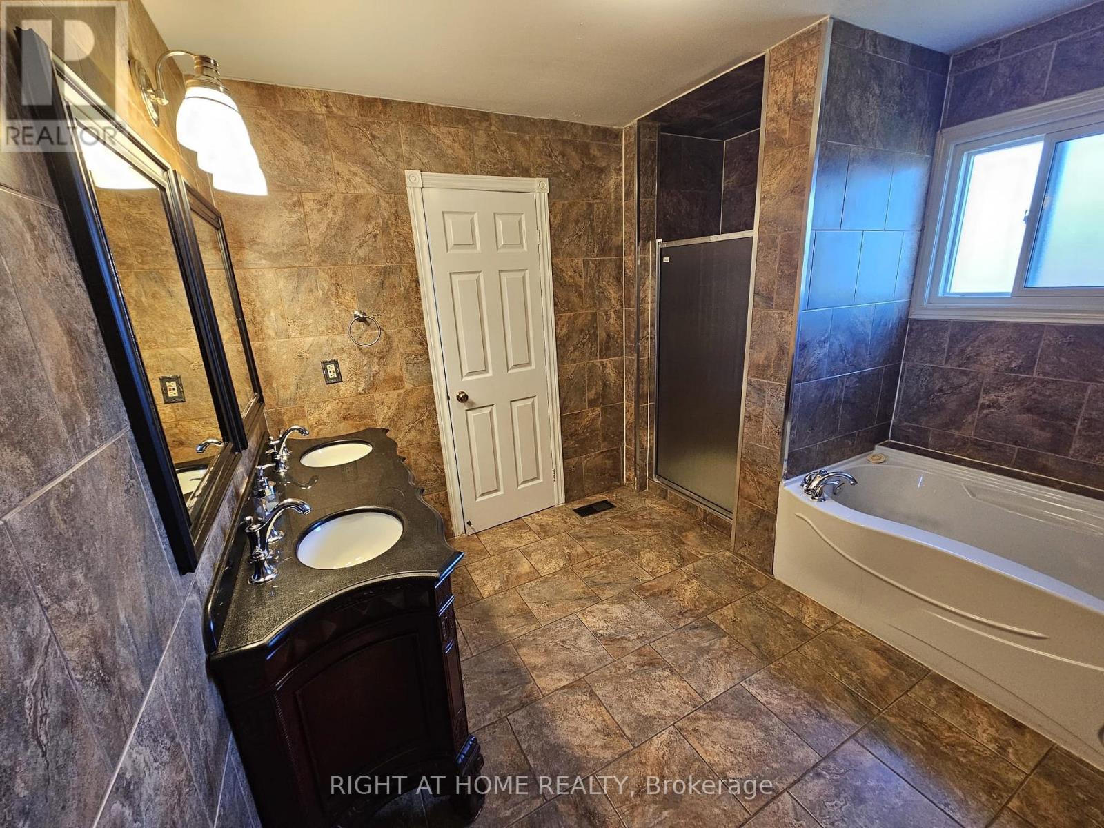 Upper Portion - 5191 Guildwood Way, Mississauga, Ontario  L5R 2T4 - Photo 17 - W12499346