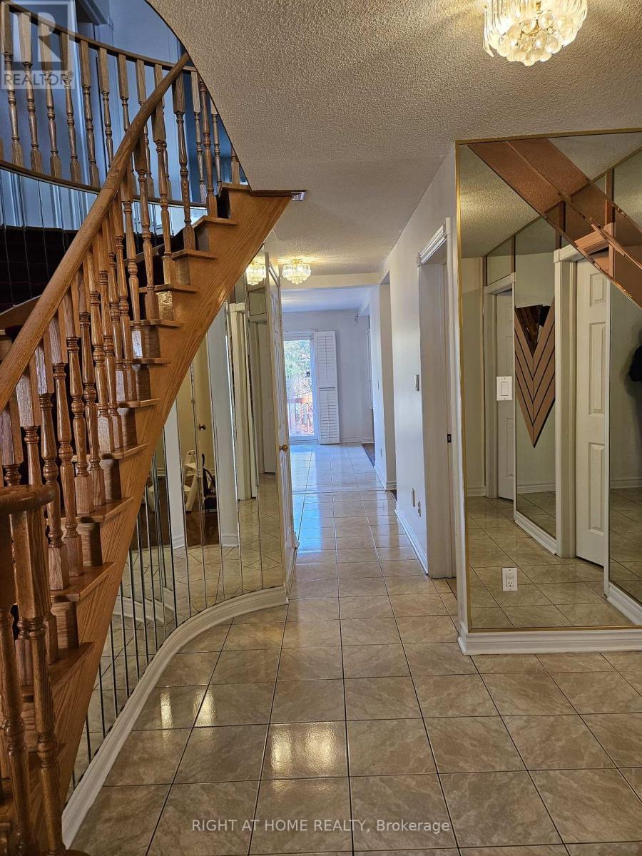 Upper Portion - 5191 Guildwood Way, Mississauga, Ontario  L5R 2T4 - Photo 4 - W12499346