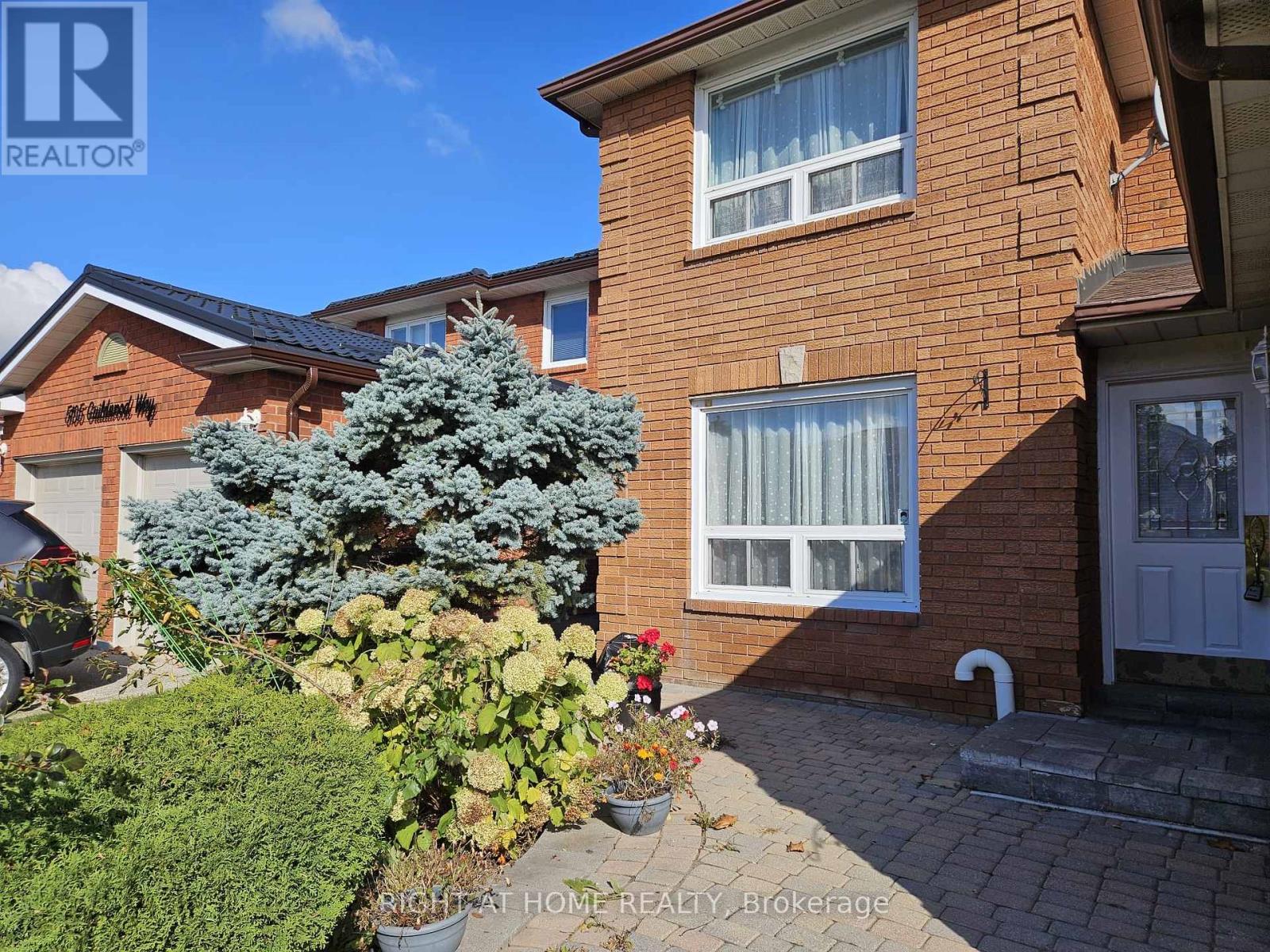 Upper Portion - 5191 Guildwood Way, Mississauga, Ontario  L5R 2T4 - Photo 8 - W12499346